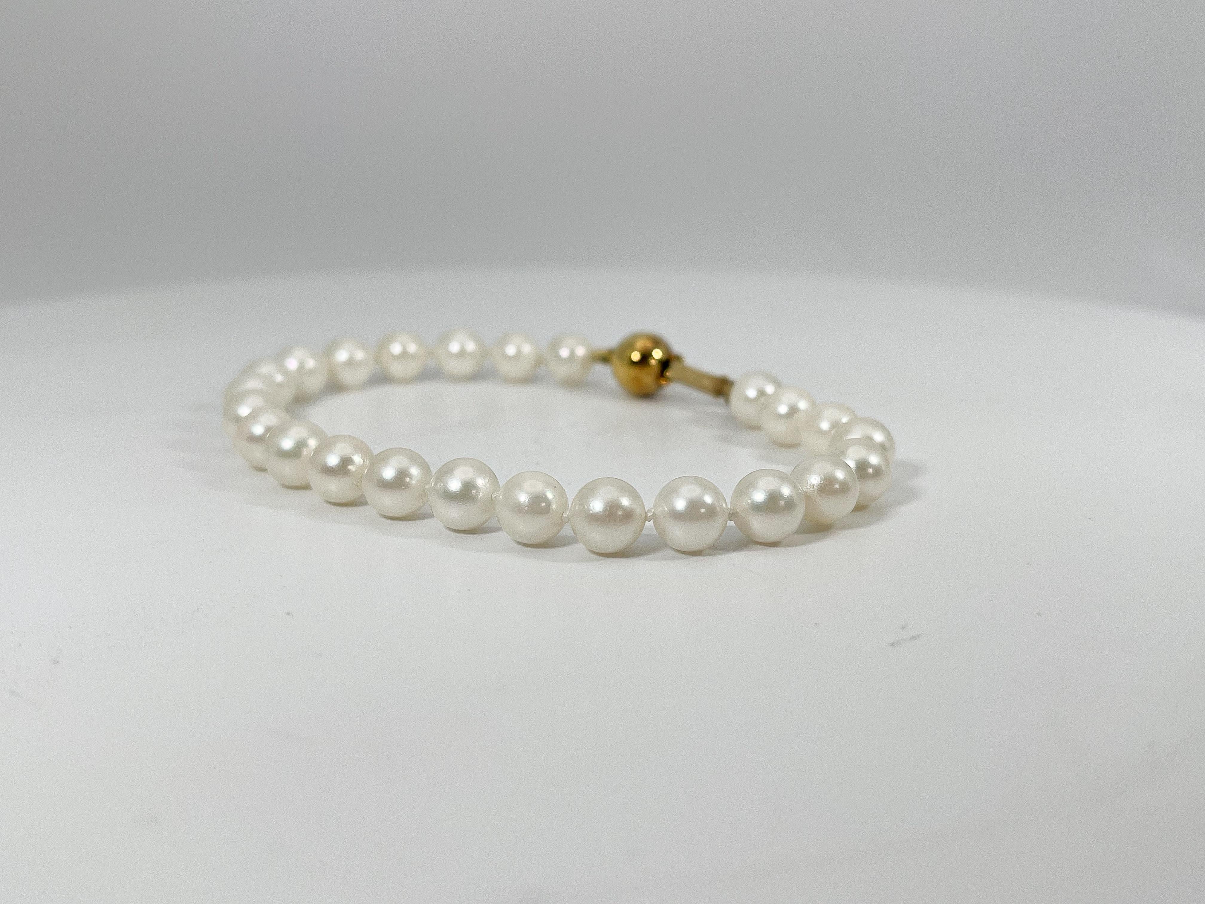 Perle Bracelet en or jaune 14 carats avec perles blanches en vente