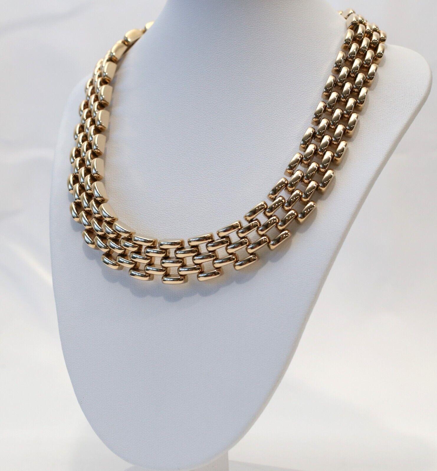 Con un look iconico e sofisticato, questa collana girocollo ampia e pesante incarna il classico look di lusso. Con una finitura lucida, questa bella collana girocollo è realizzata in oro giallo massiccio 14k di alta qualità e presenta cinque file di