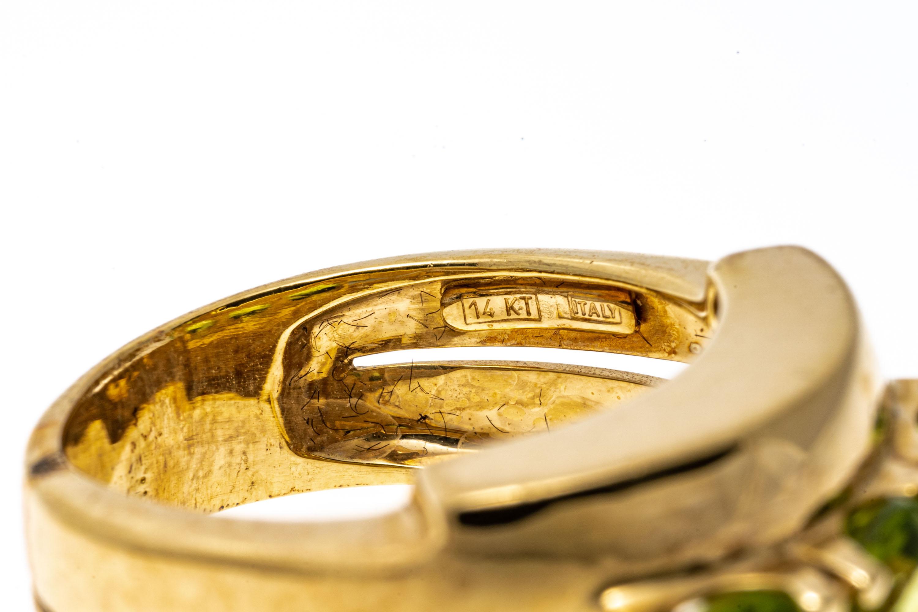 14 Karat Gelbgold Breiter, zeitgenössischer Peridot-Ring Damen im Angebot