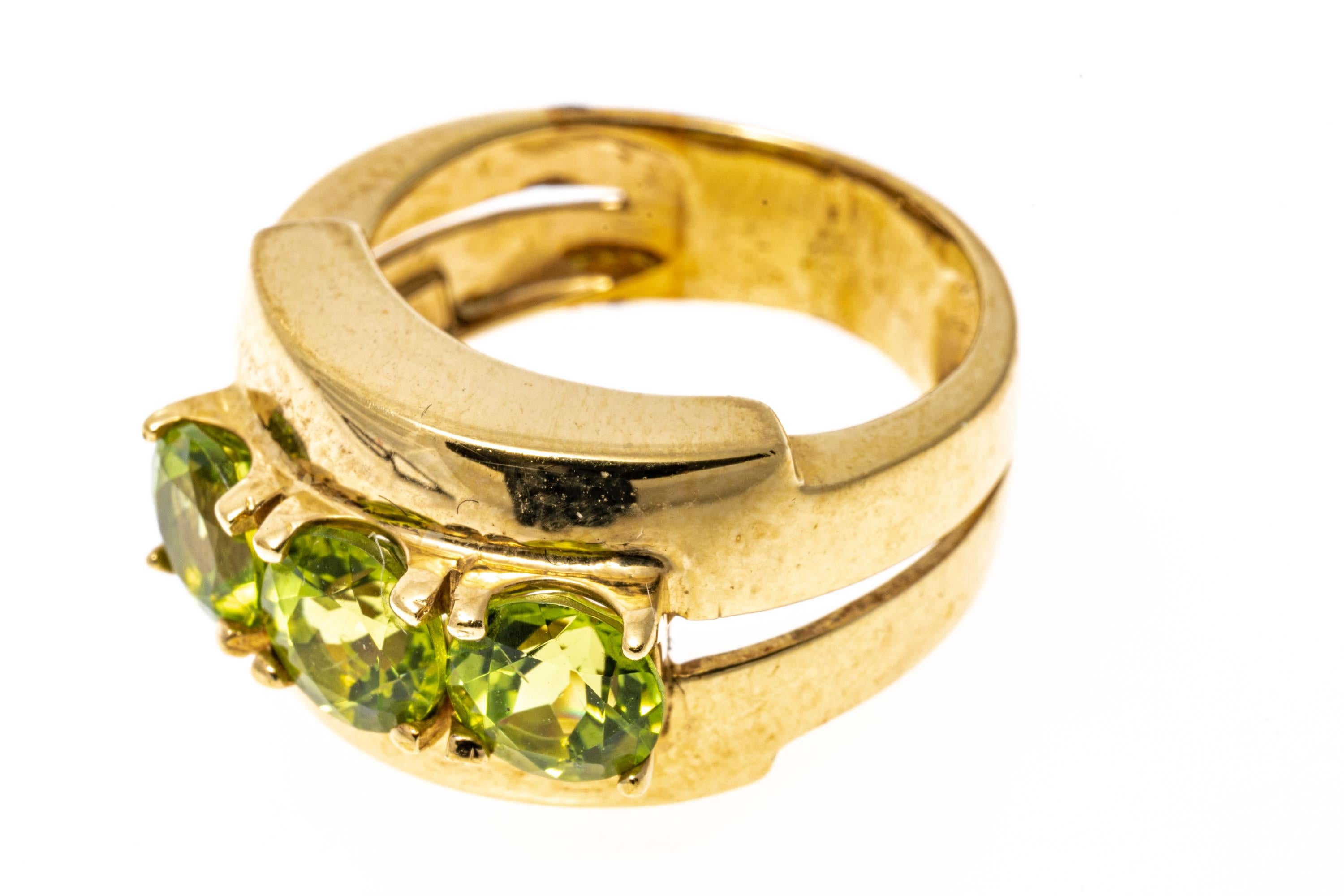 14k Yellow Gold Wide, Contemporary Peridot Split Ring For Sale 2