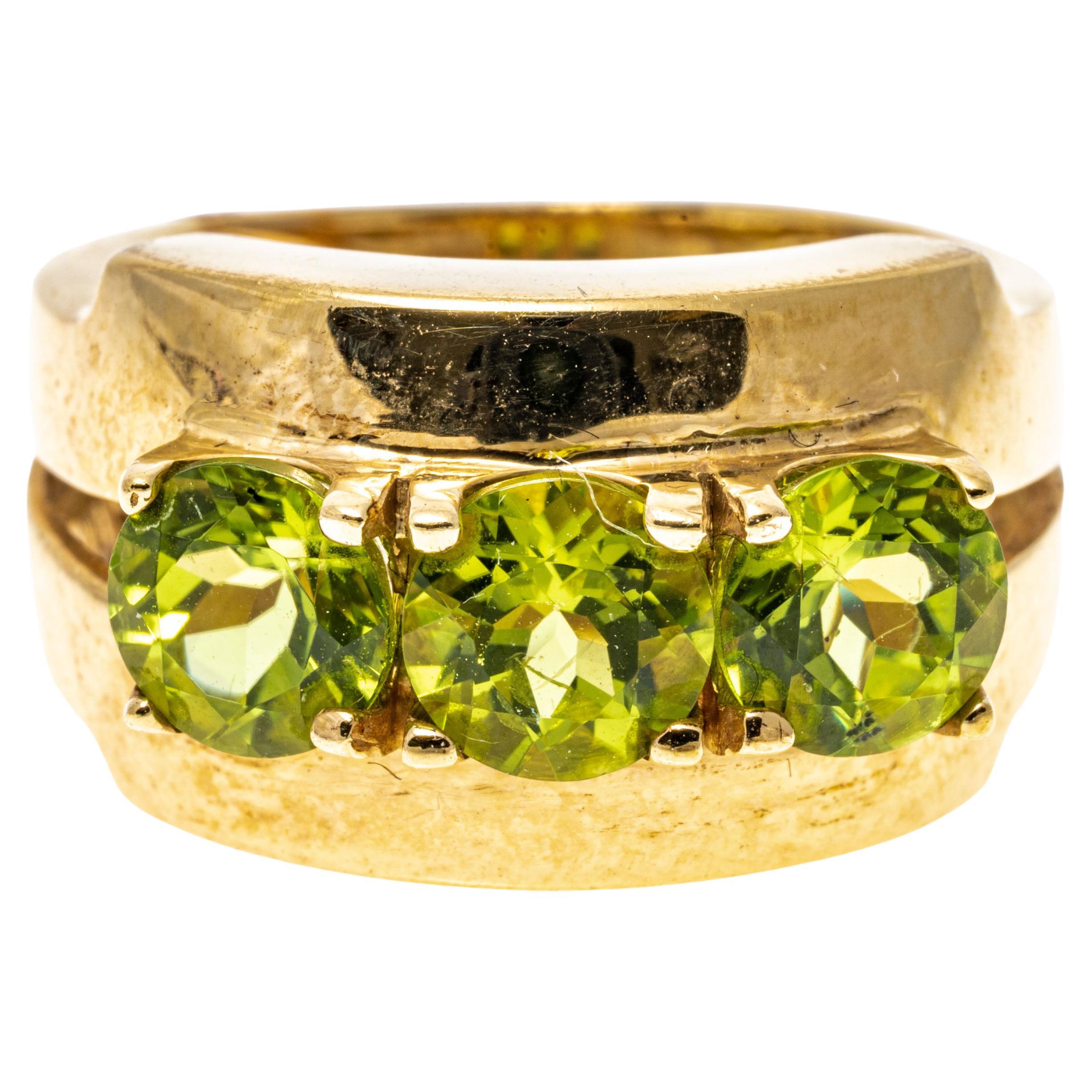 14 Karat Gelbgold Breiter, zeitgenössischer Peridot-Ring im Angebot