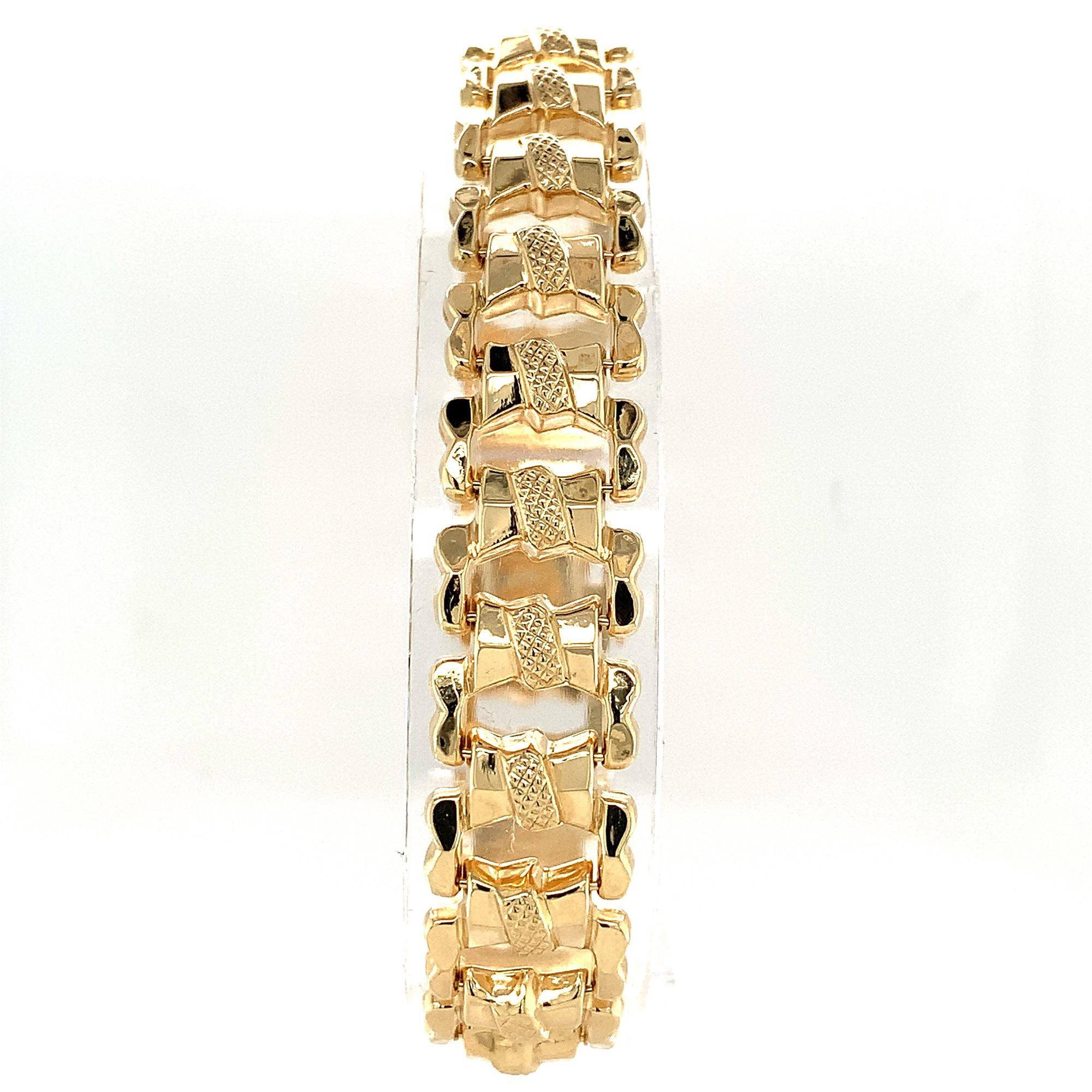 14K yellow gold bracelet measuring 7