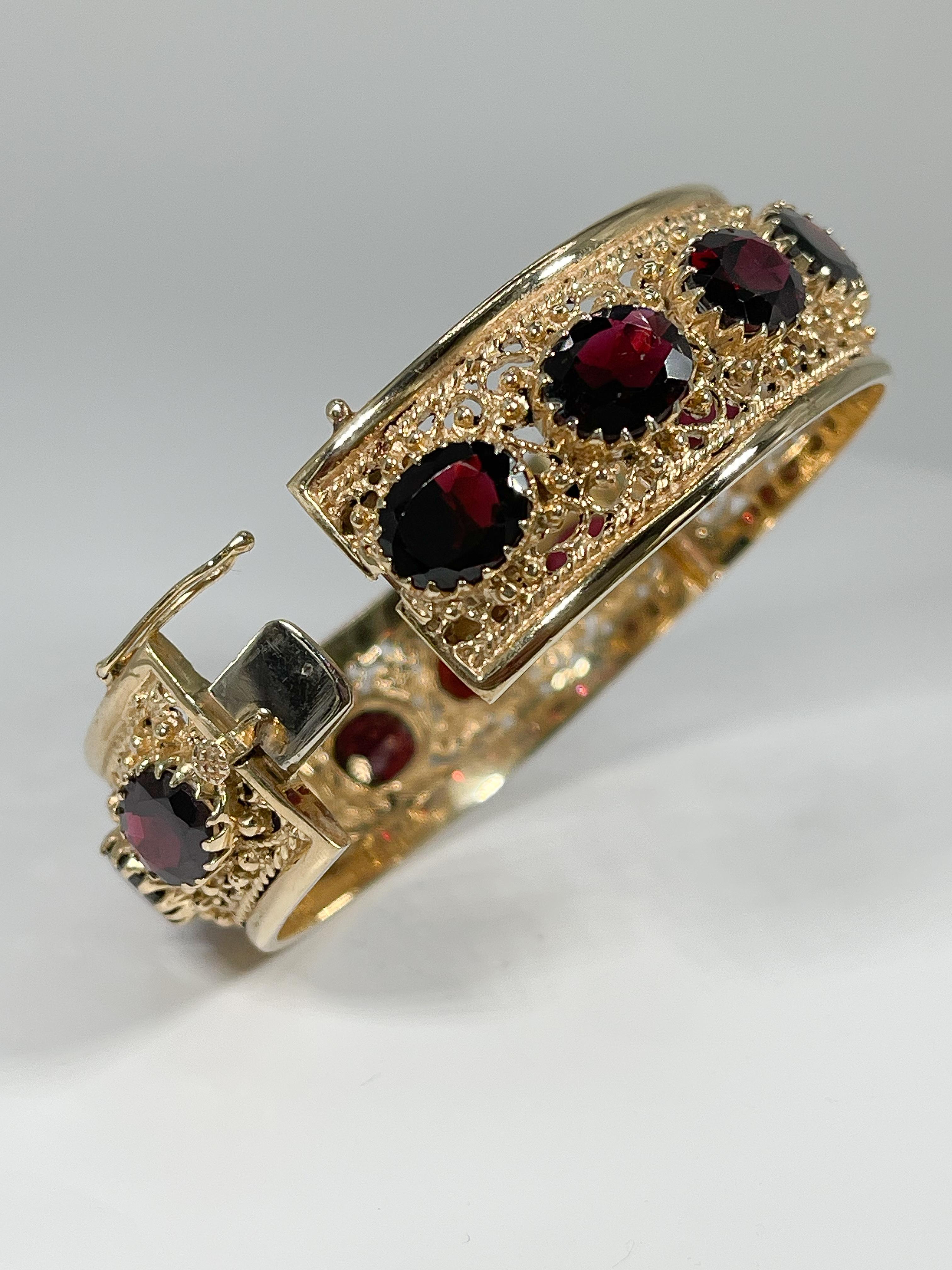 14K Yellow Gold Wide Fancy Oval Garnet Bangle  In Excellent Condition For Sale In Stuart, FL