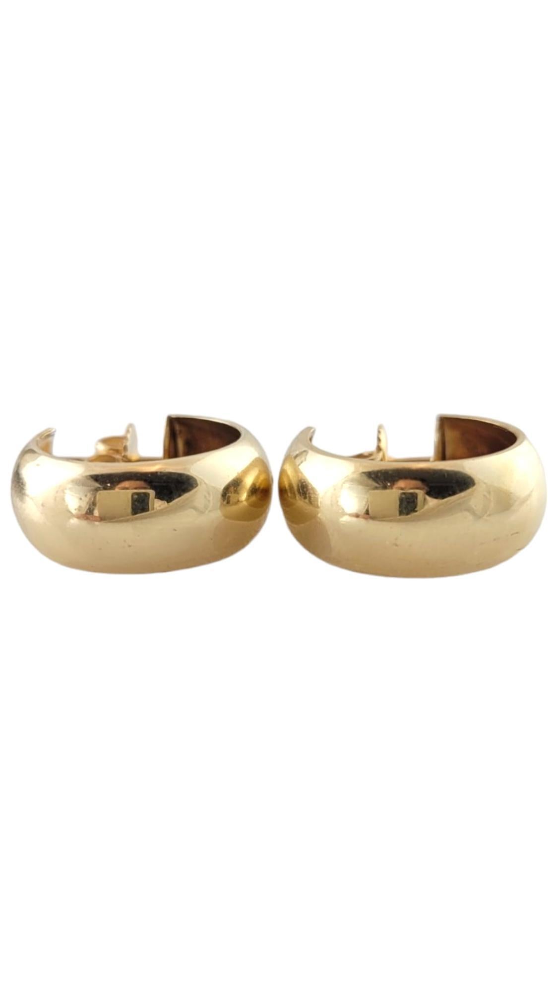 14K Yellow Gold Wide Hoop Earrings

These adorable 14K yellow gold hoops are a classic set that will look gorgeous on anyone!

Diameter: 17.15mm
Width: 7.07mm

Weight: 3.0 dwt/ 4.60 g

Hallmark: M14K

Very good condition, professionally