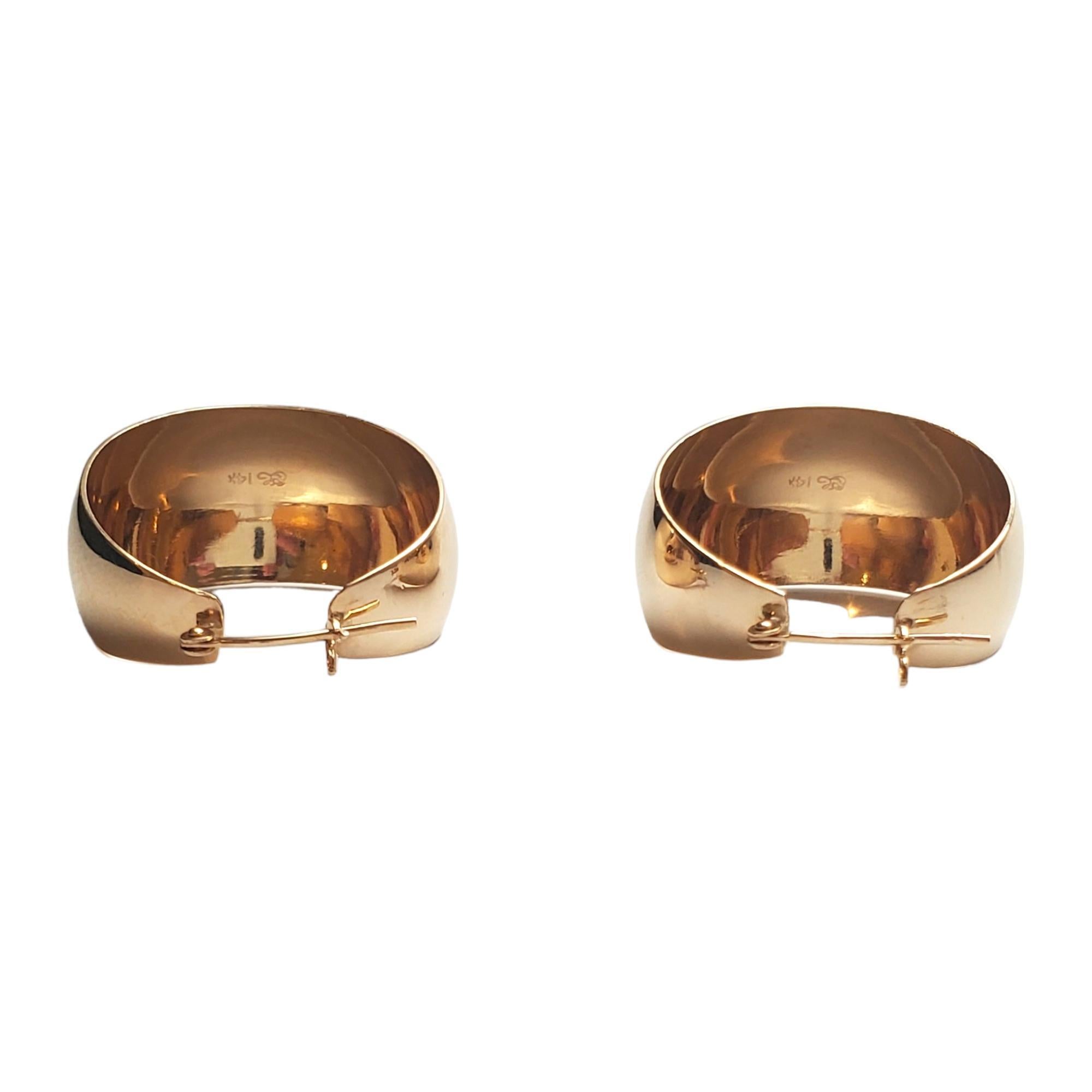 14K Yellow Gold Wide Hoop Earrings #17861 In Good Condition In Washington Depot, CT