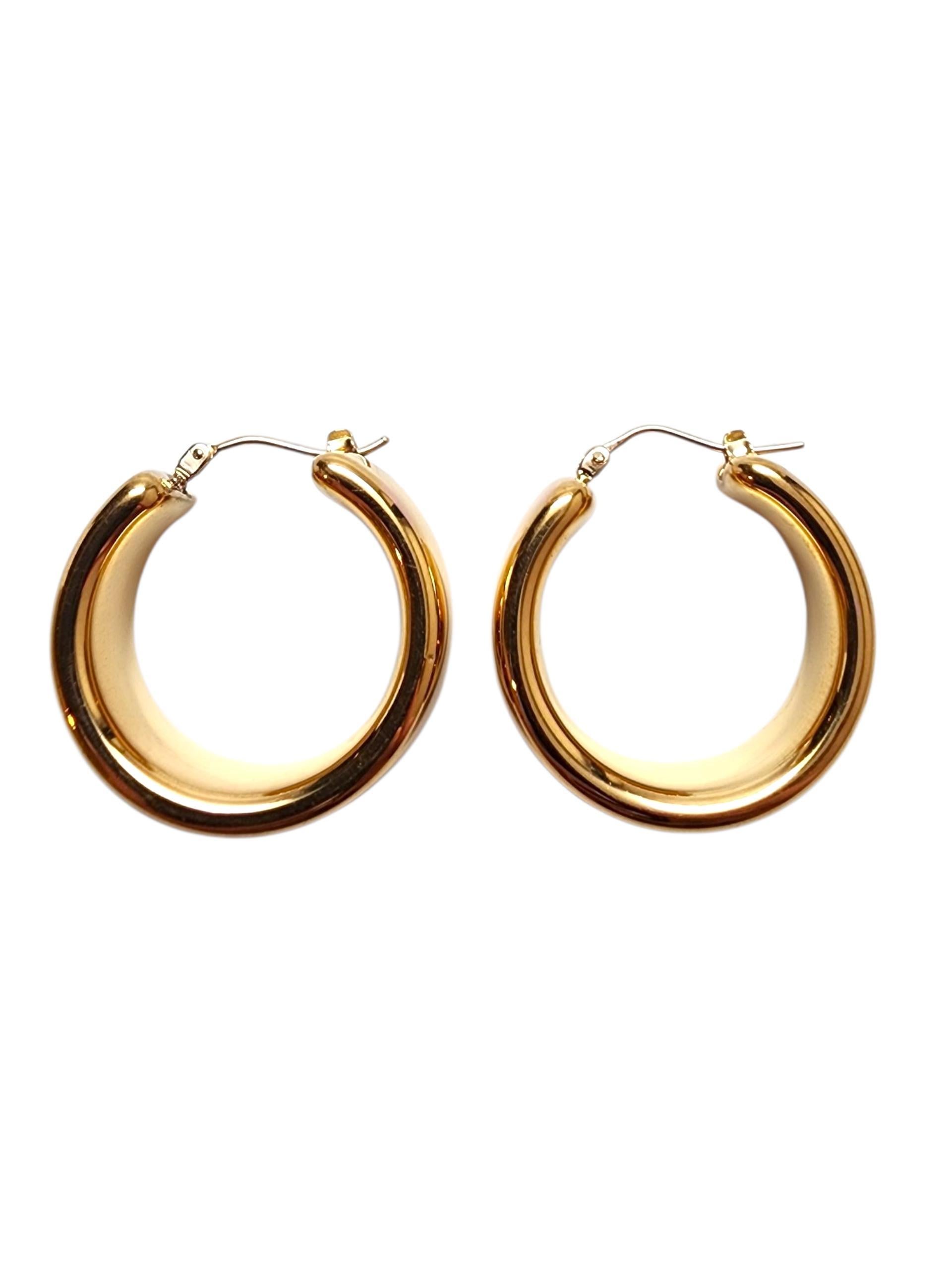 14K Yellow Gold Wide Hoop Resin Filled Earrings -

Make a statement with these chunky resin filled 14K yellow gold hoop earrings — bold, modern, and effortlessly eye-catching.

Weight: 10.2 gr./ 6.6 dwt

Size: 26 mm X 11 mm X 4 mm

Stamped: 14K
