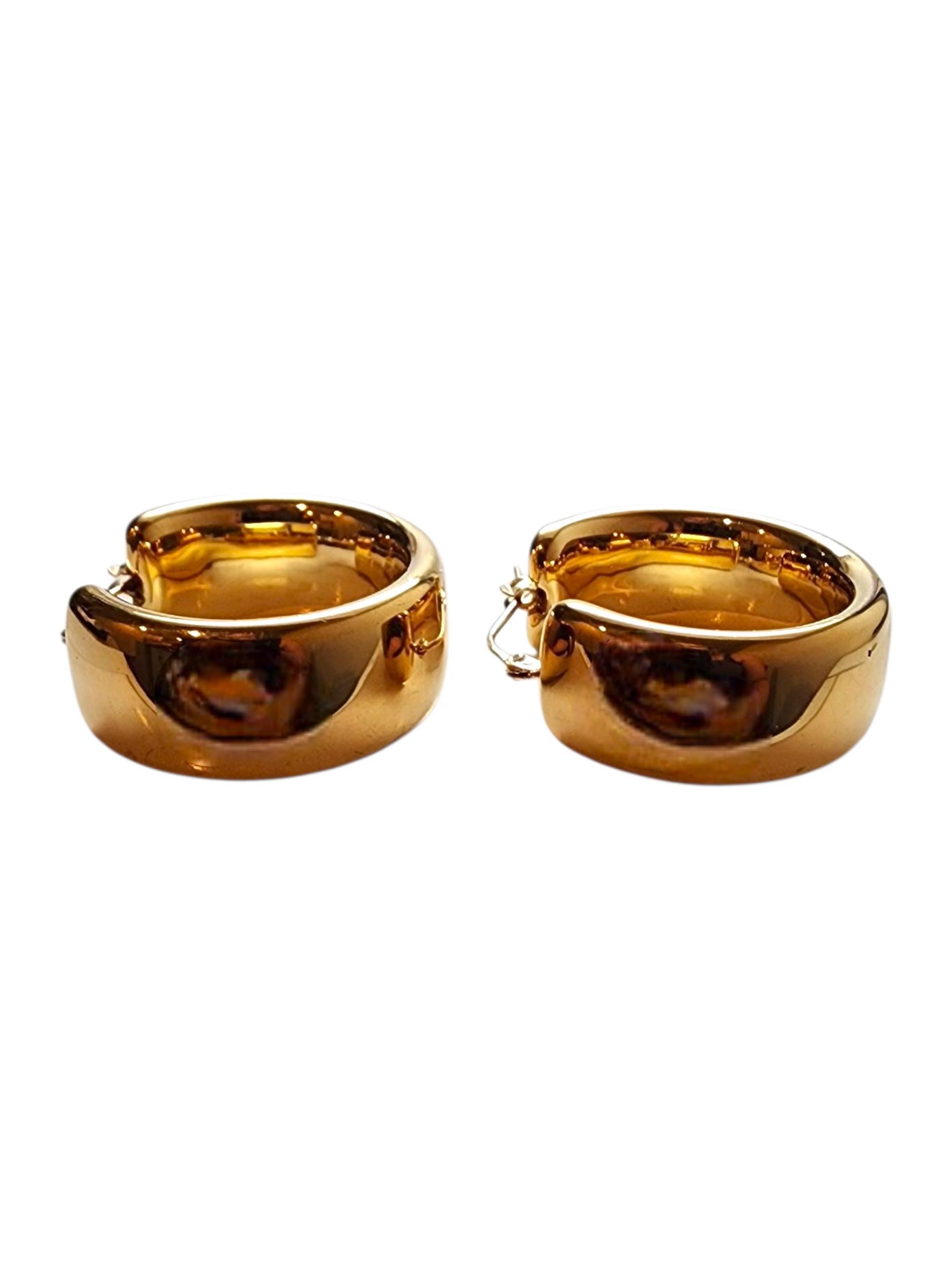 14K Yellow Gold Wide Hoop Earrings #22718 In Good Condition For Sale In Washington Depot, CT
