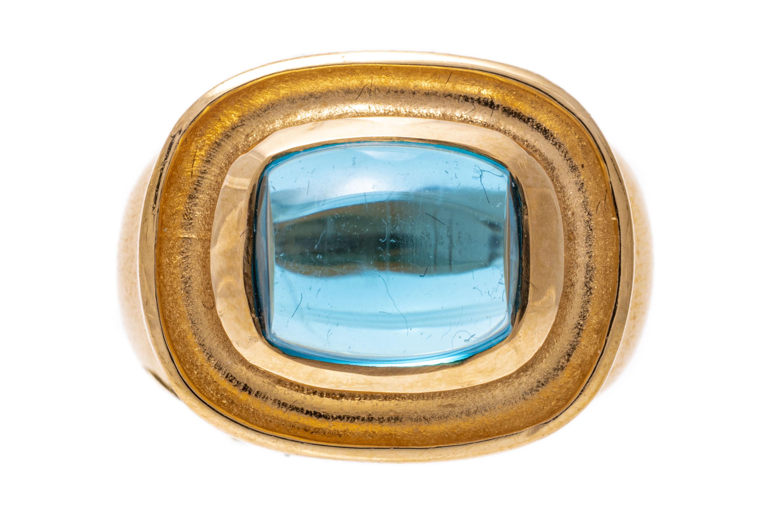 14k Gelbgold Breiter horizontaler Zuckerhut Blauer Topas Zeitgenössischer Ring (Kegel-Cabochon) im Angebot