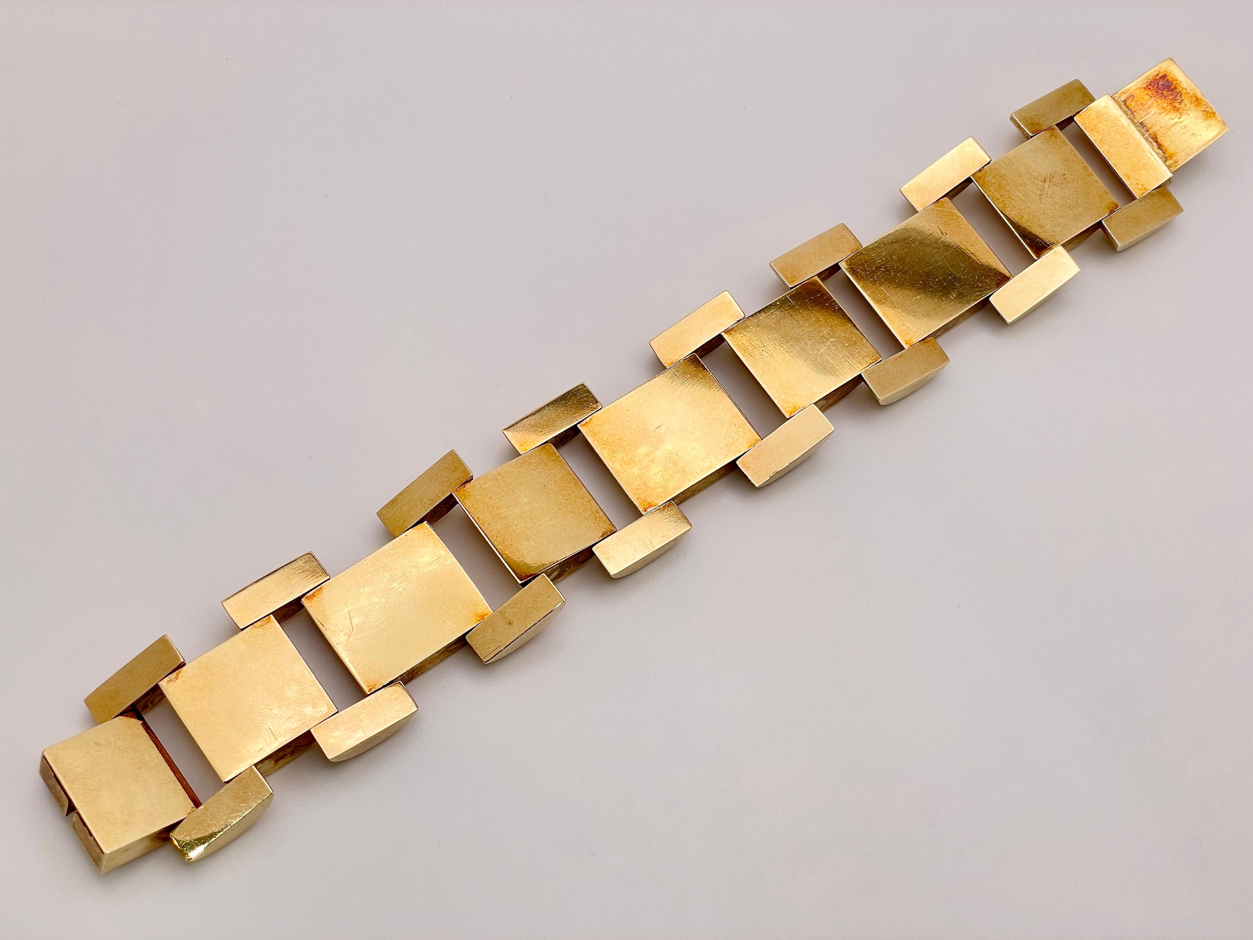 14K Yellow Gold Wide Link Bracelet  In Excellent Condition For Sale In Westport, CT