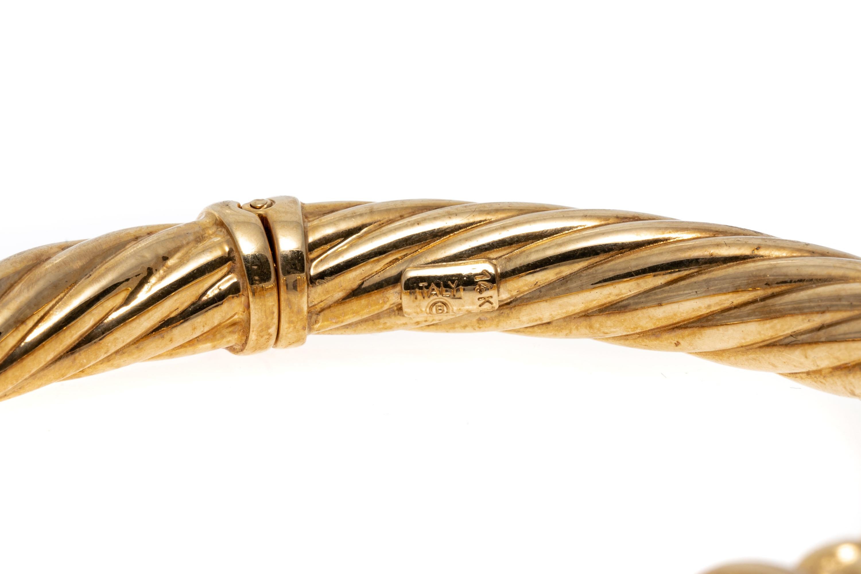 Breites geripptes Manschettenarmband aus 18 Karat Gelbgold mit Scharnier und facettierten Amethysten an den Enden Damen