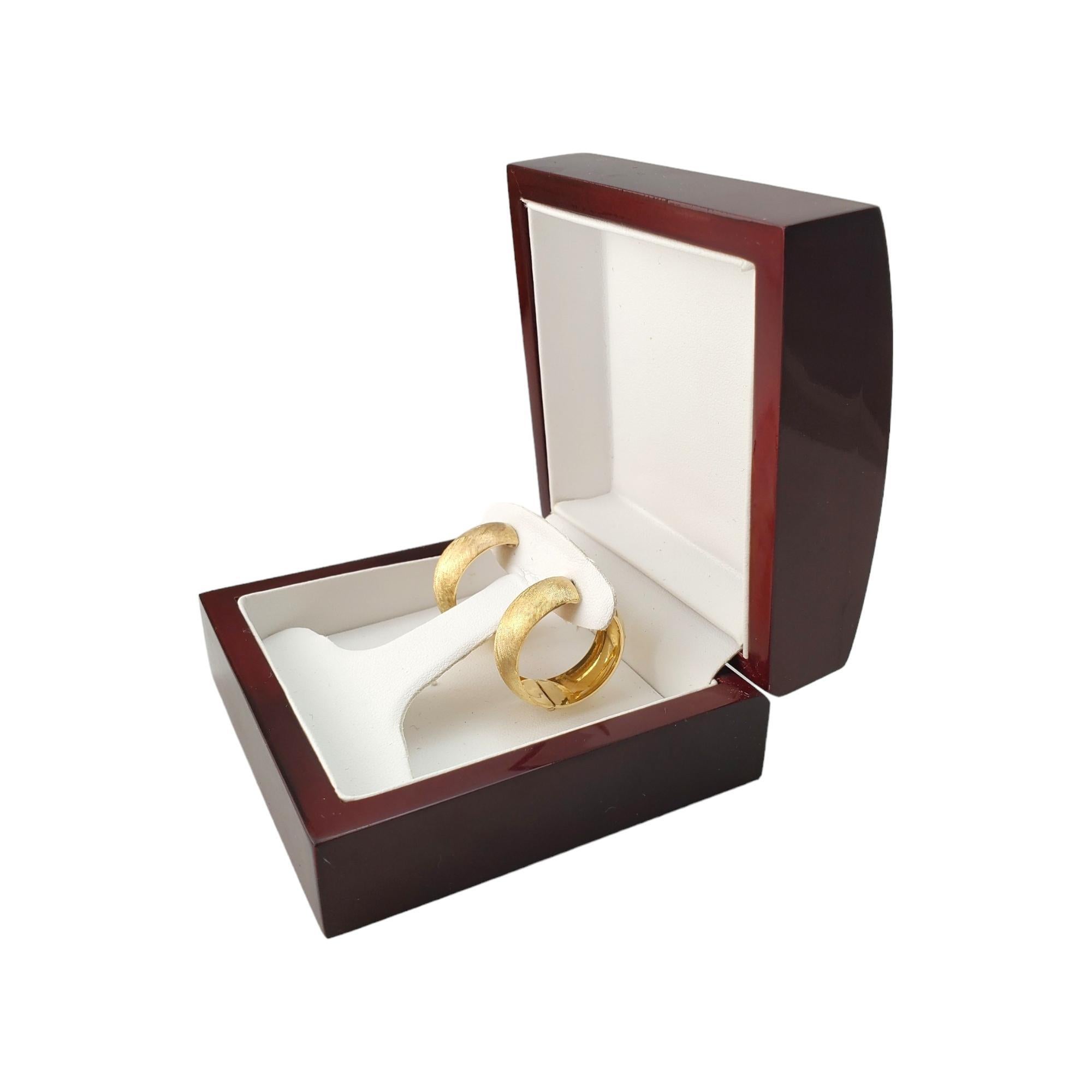 14K Yellow Gold Wide Textured Reversible Hoop Earrings #17285 For Sale 6