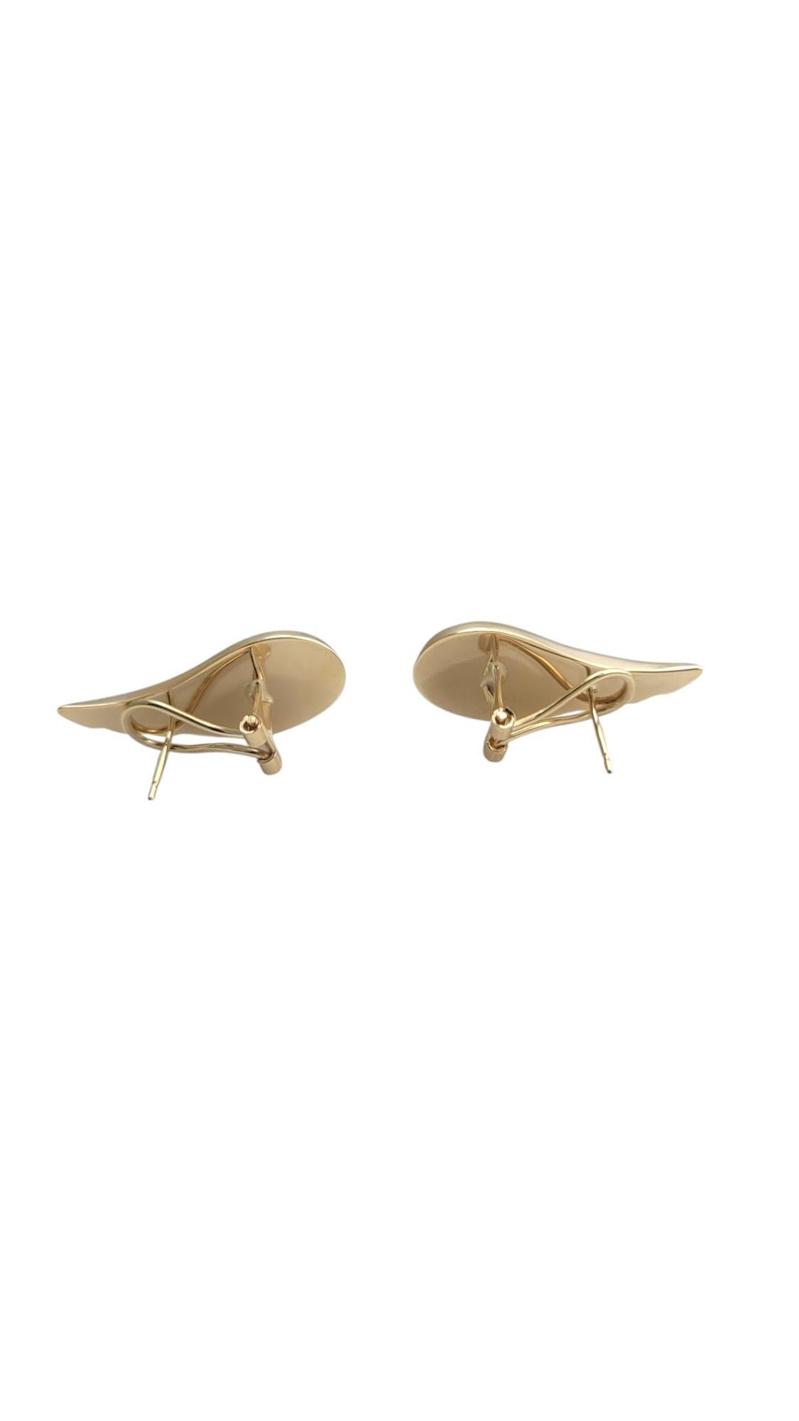 14K Yellow Gold Wings Omega Back Earrings #21085 In Good Condition For Sale In Washington Depot, CT