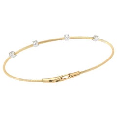 Bracelet en fil d'or jaune 14 carats avec diamants sertis en griffes