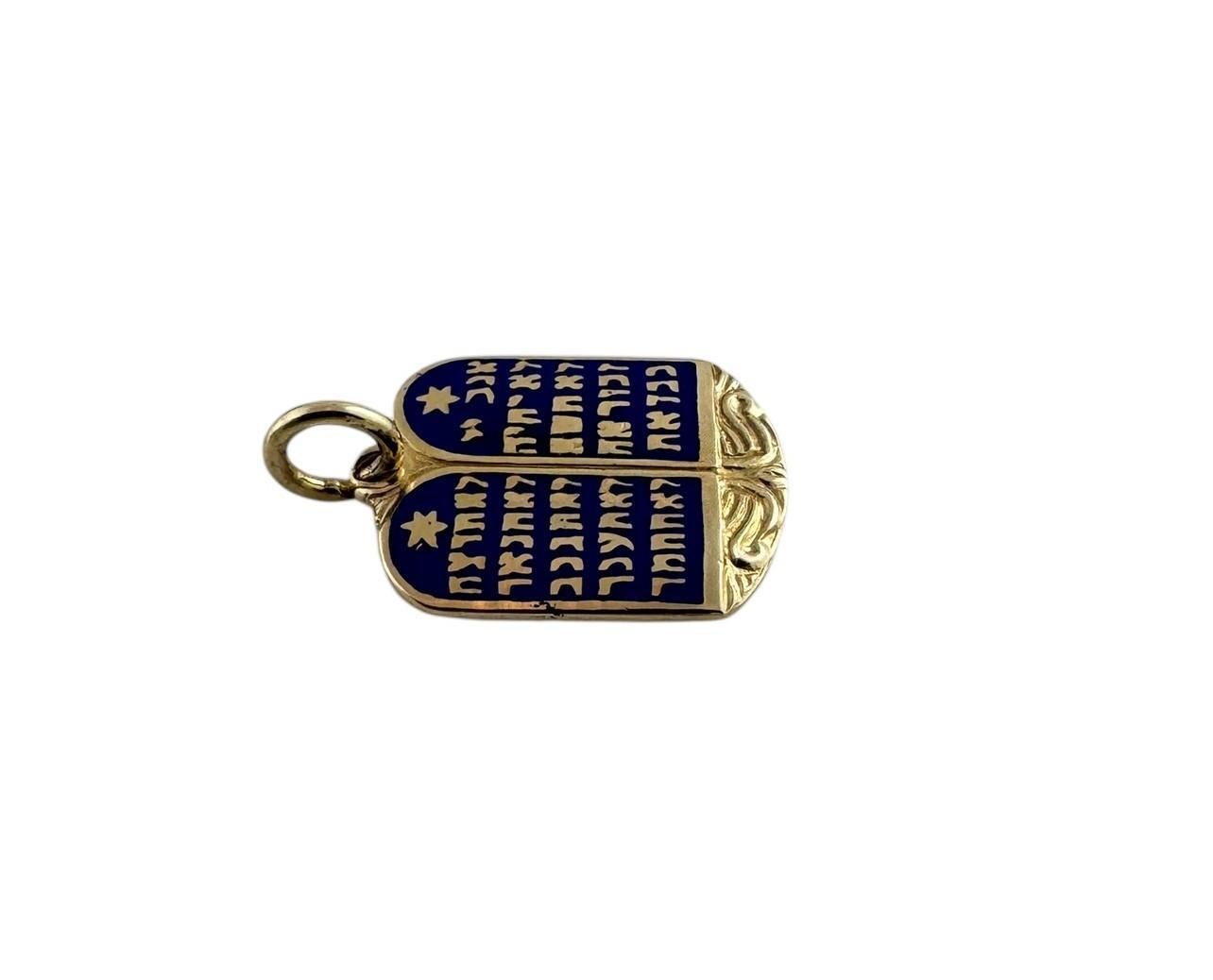 Pendentif Dix Commandements en or jaune 14K et émail bleu #19617 en vente 1