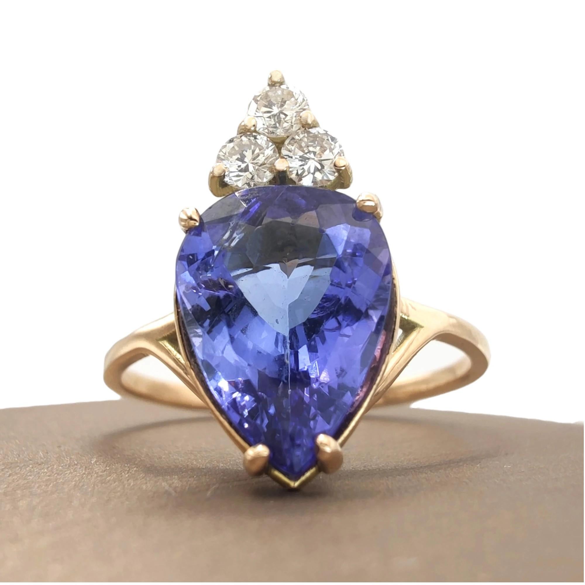 Technical details:
American Size: 7

One natural pear-cut tanzanite 2.84ct
Dimensions:     10.9 x 7.9 x 4.6mm  
approximately  0.429X0.311X0.181 inches

Three brilliant-cut diamonds 0.19ct
Dimensions: 2.3mm
Color: H, Clarity: VVS1-VVS2

-