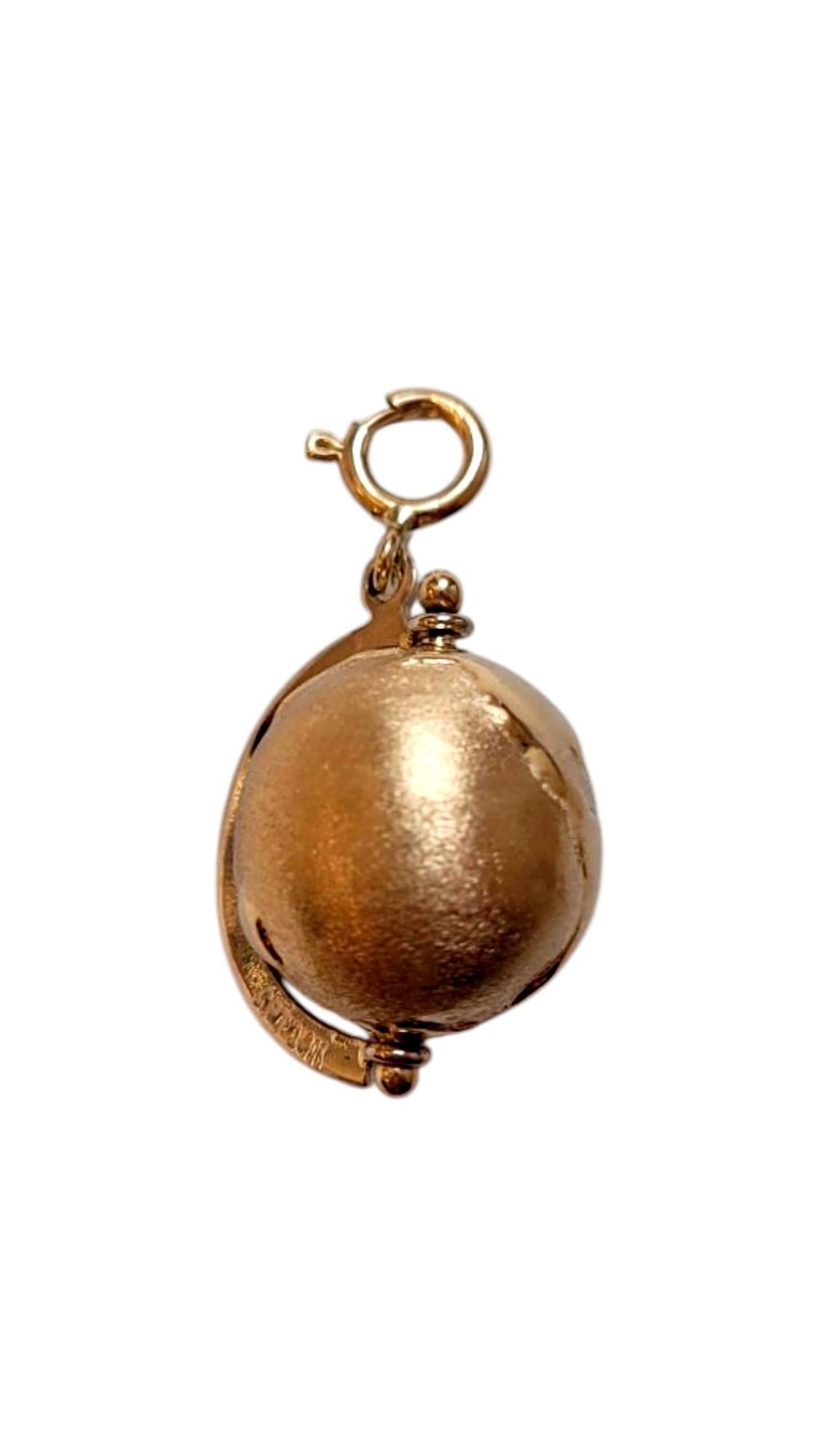 14K Yellow Gold World Globe Charm #21060 For Sale 5