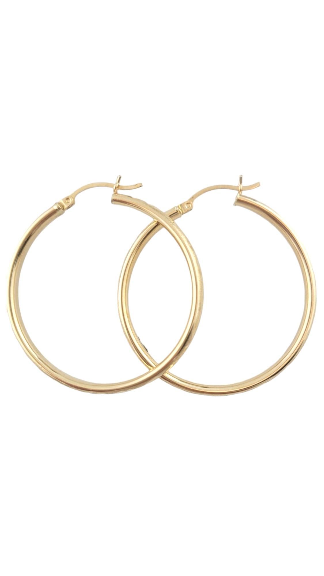 14K Yellow Gold X Pattern Circle Hoop Earrings #16195 In Good Condition For Sale In Washington Depot, CT