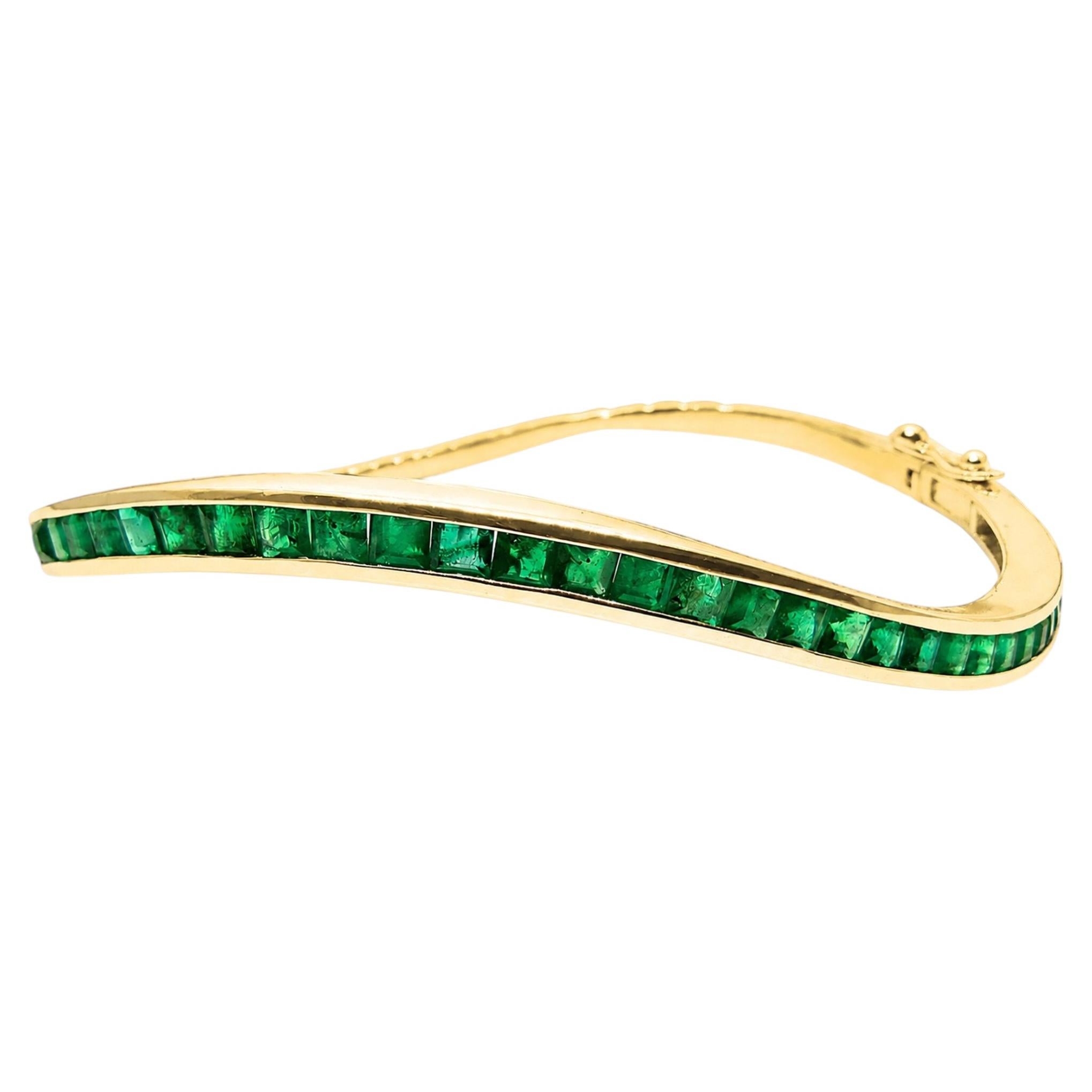 14K Yellow Gold Zambian Emerald Bangle 2.80 Carat Channel Set Curved Size 2.4 For Sale