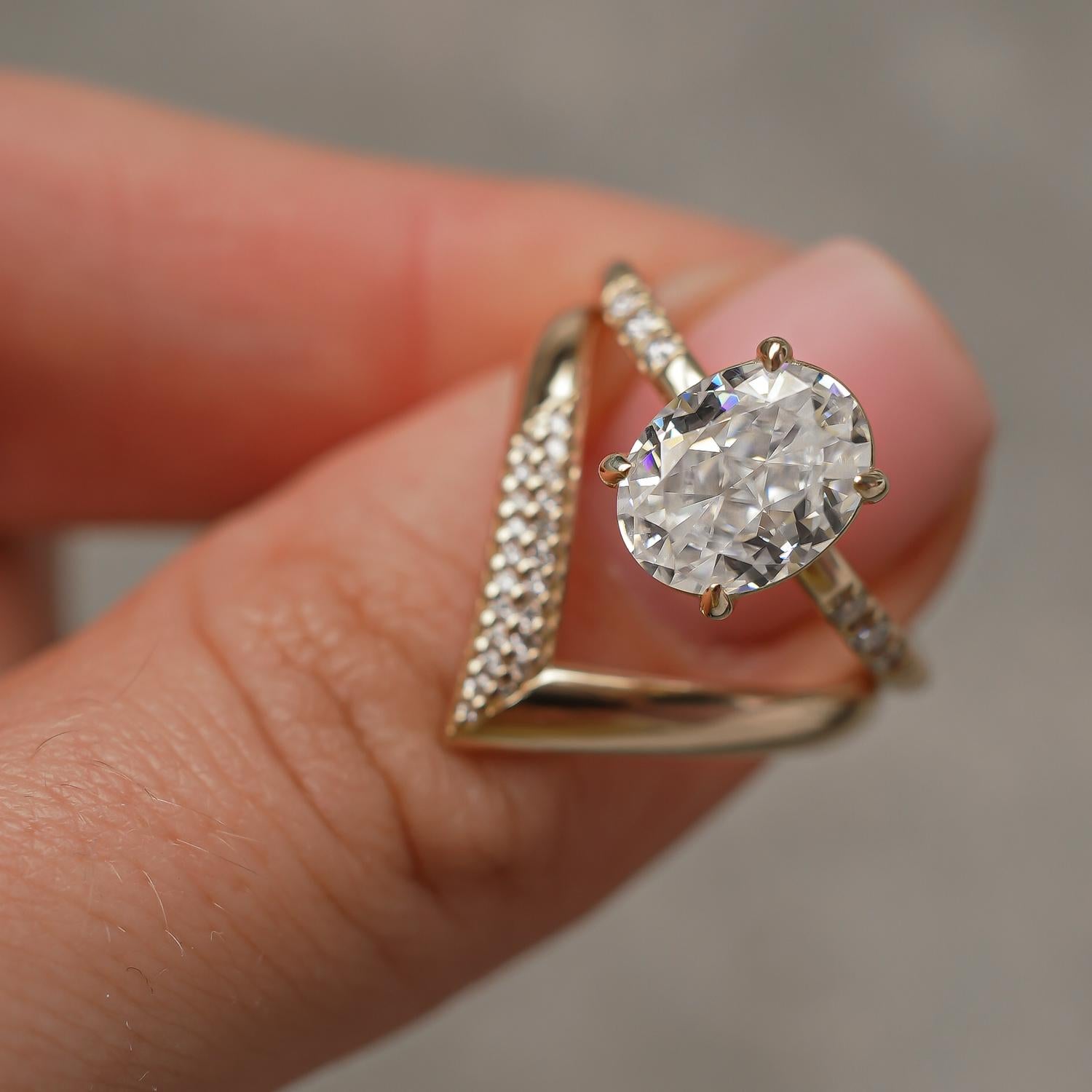 For Sale:  14k Yellow Gold Zoey Half Pave Chevron Eternity Ring, Diamond Pavé '0.1t.C.W, Si' 5