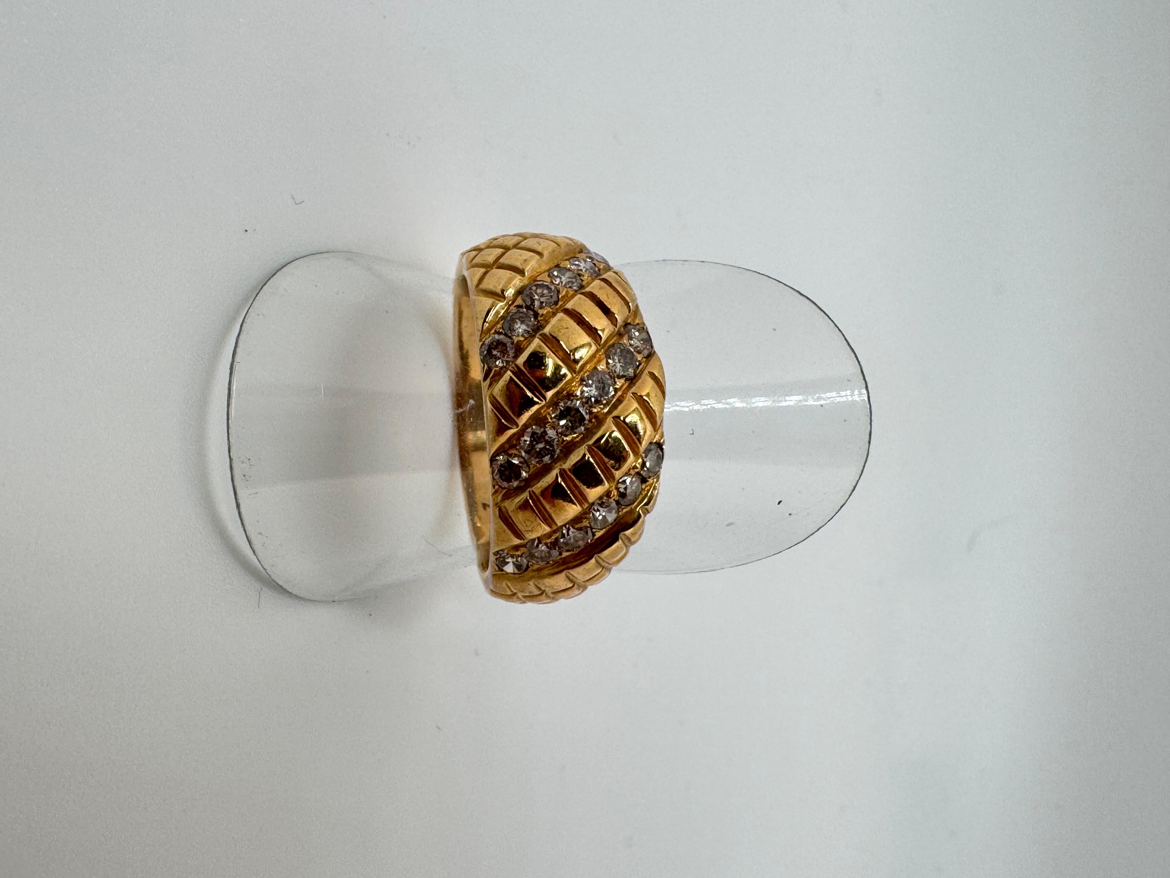 Anello con diamante Golden Crest giallo 14K in vendita 4
