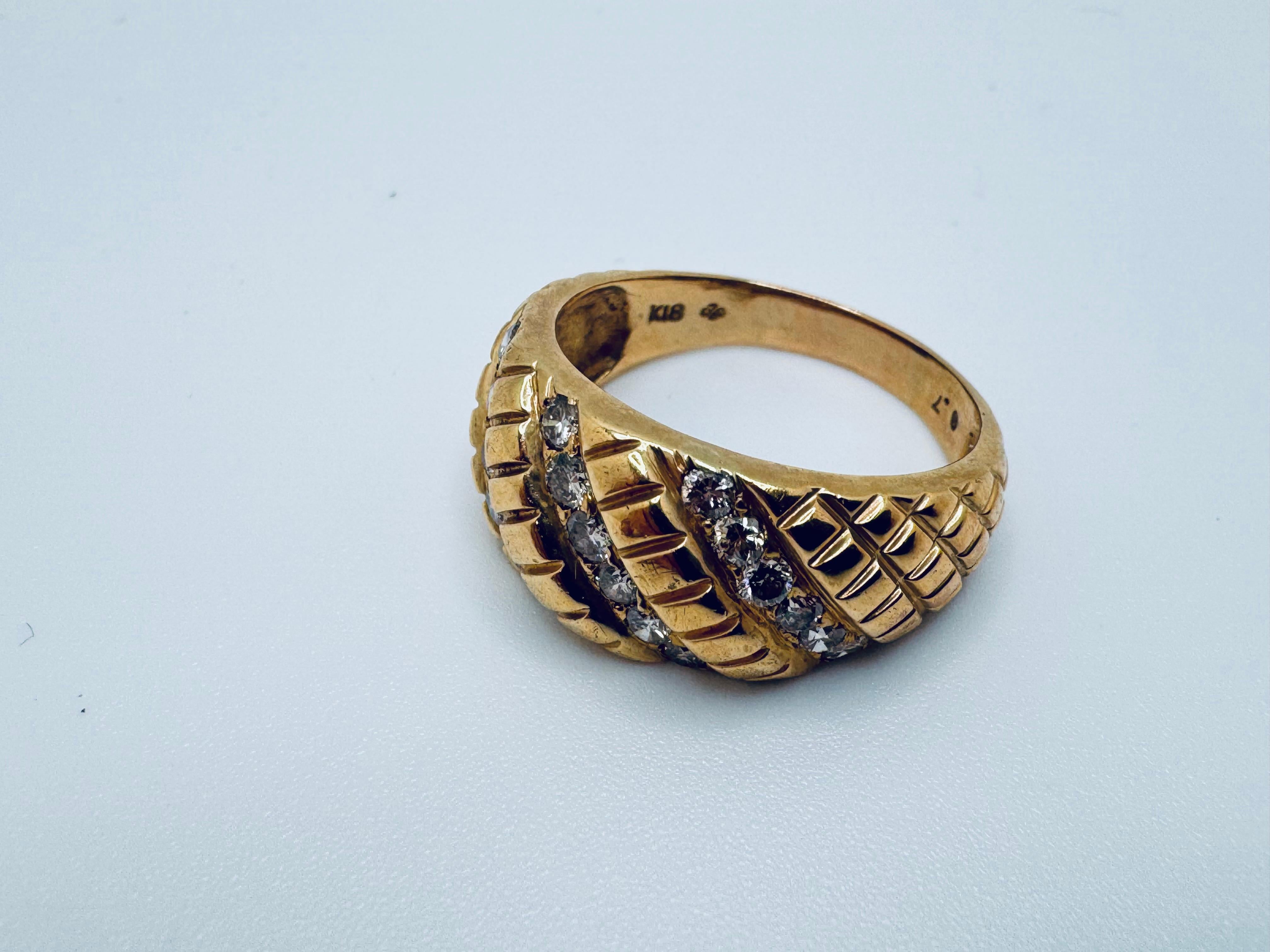 Anello con diamante Golden Crest giallo 14K In condizioni buone in vendita a Palm Desert, CA