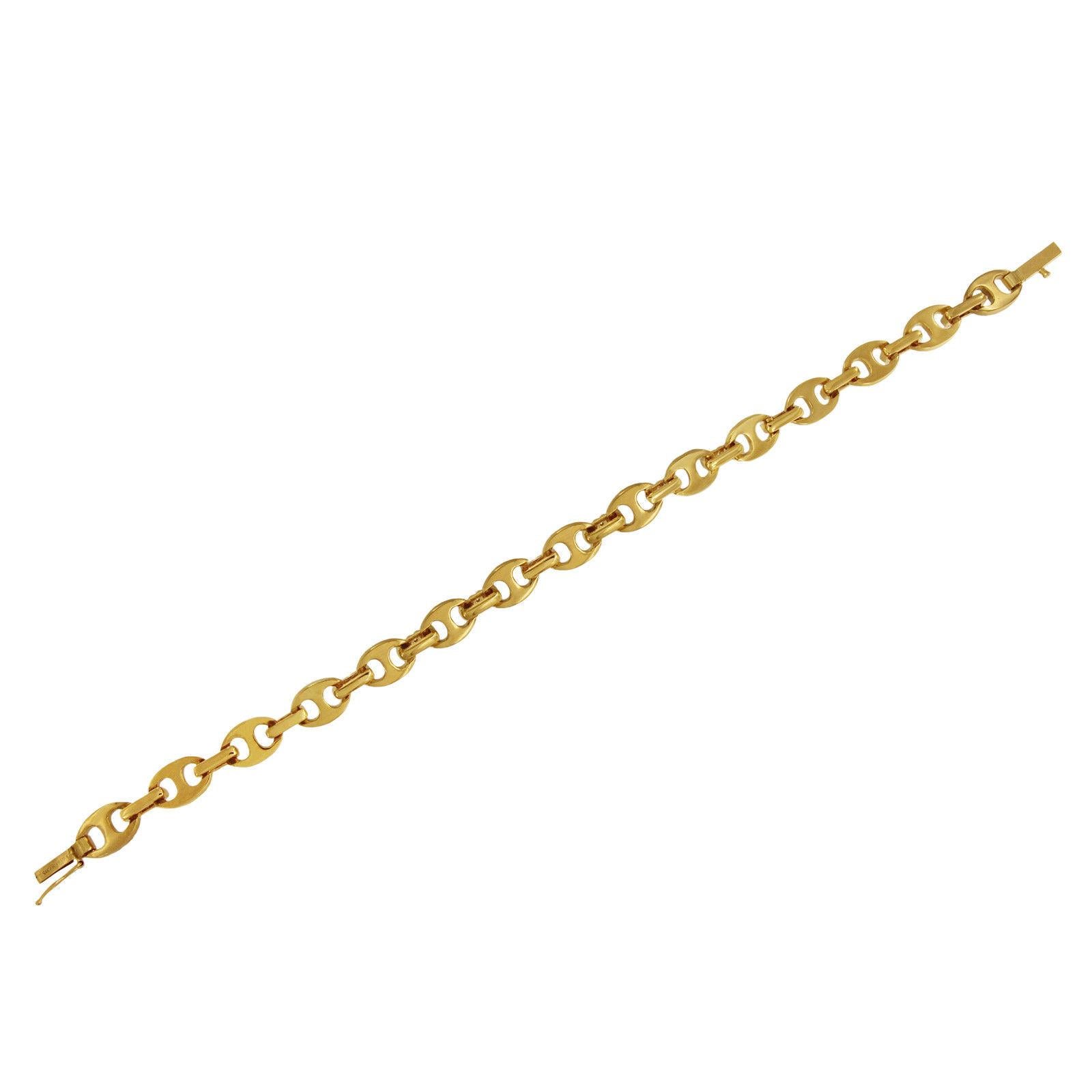 14K Yellow Link Bracelet with Diamonds In New Condition For Sale In New York, NY
