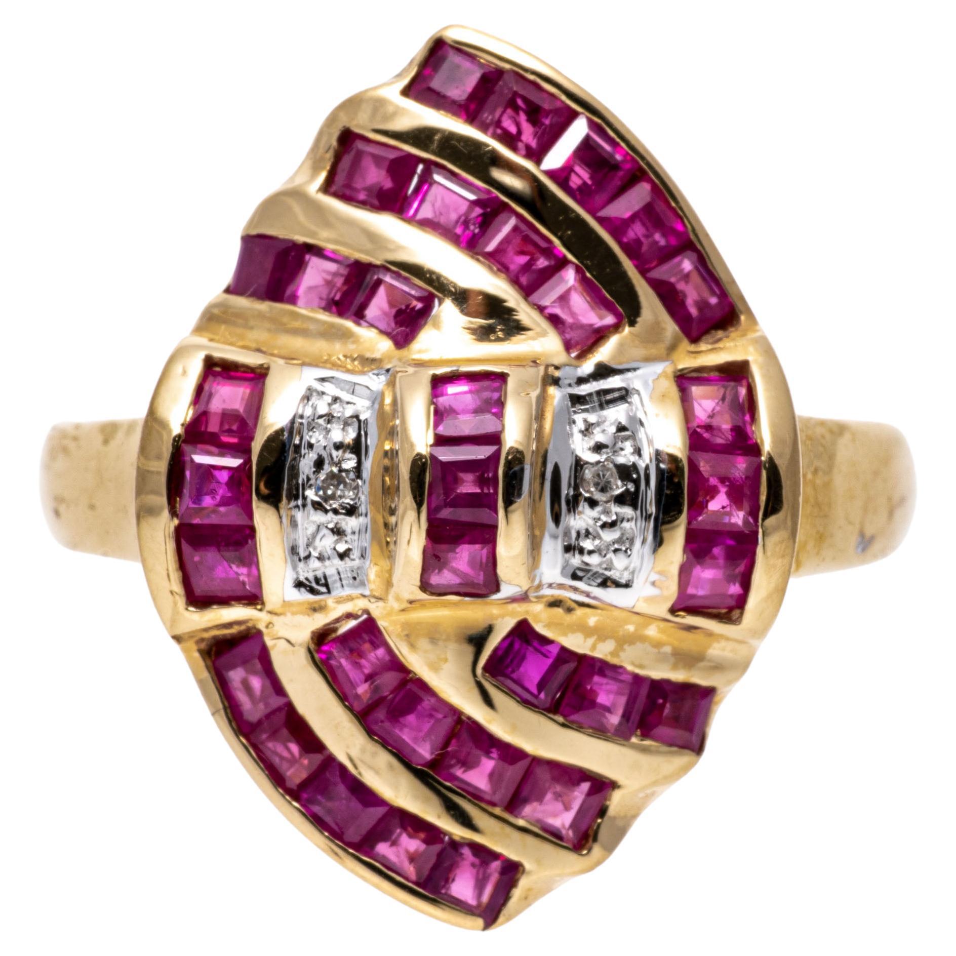 14 Karat Gelber Ring mit Rubin in Navette-Form und Diamant