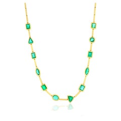 Collier jaune 14 carats, émeraudes de forme fantaisie 5,50 carats