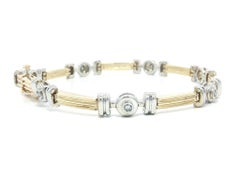 Bracciale in oro giallo e bianco 14k con castone di diamanti da 0,20 carati e sezioni scanalate