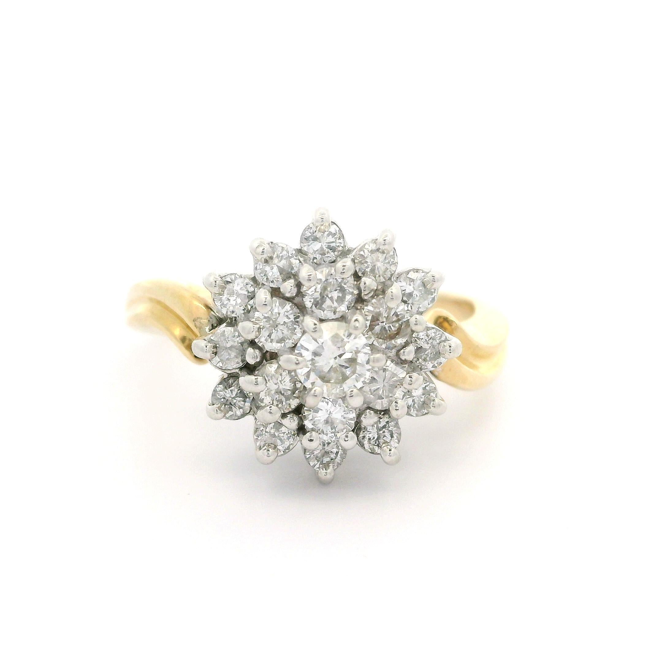Bague grappe classique en or jaune et blanc 14k 0,80ctw Fiery Diamond en vente 3