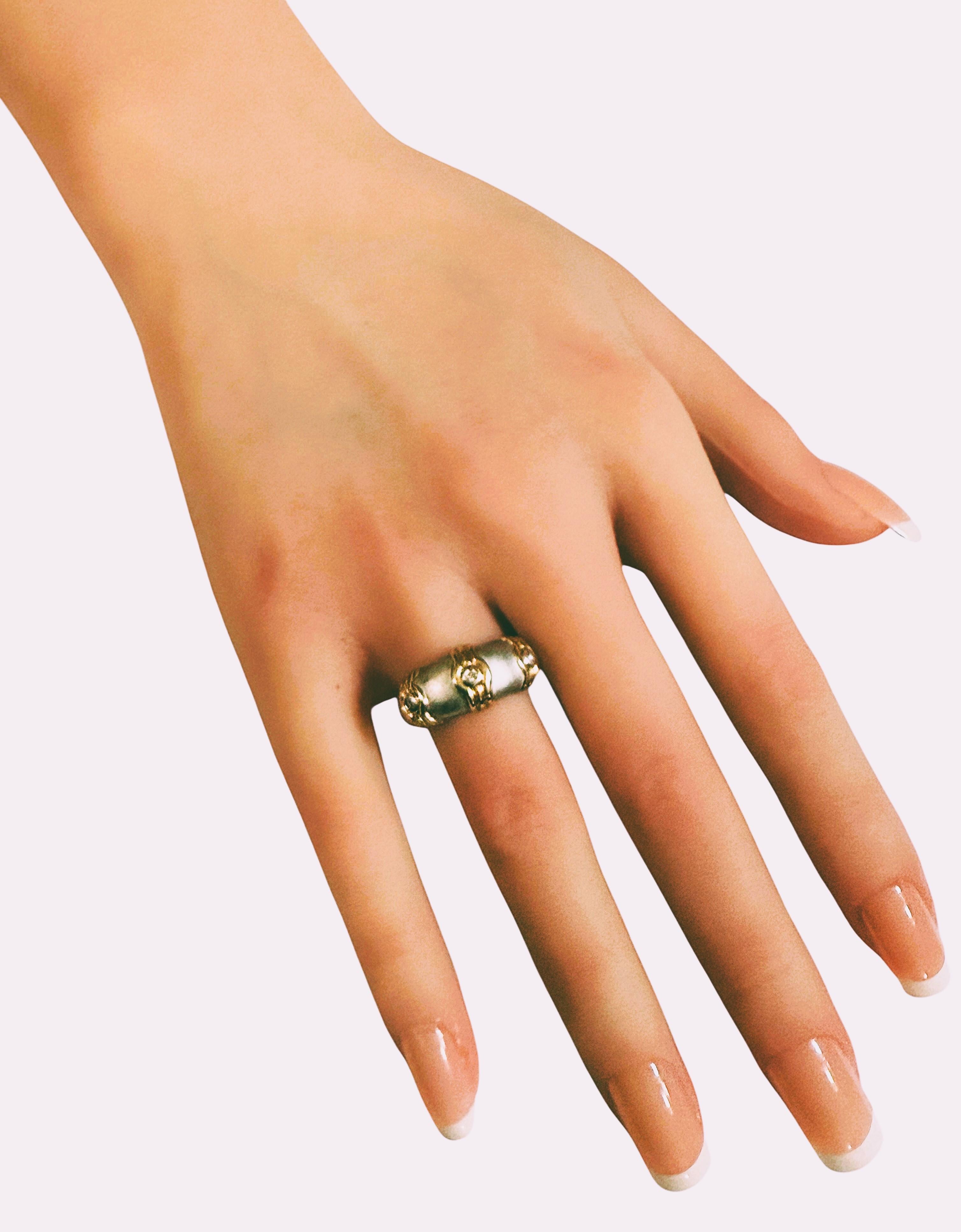 Anello in oro giallo e bianco 14k con diamante da 0,10 carati, misura 6,5 In condizioni ottime in vendita a Eagan, MN