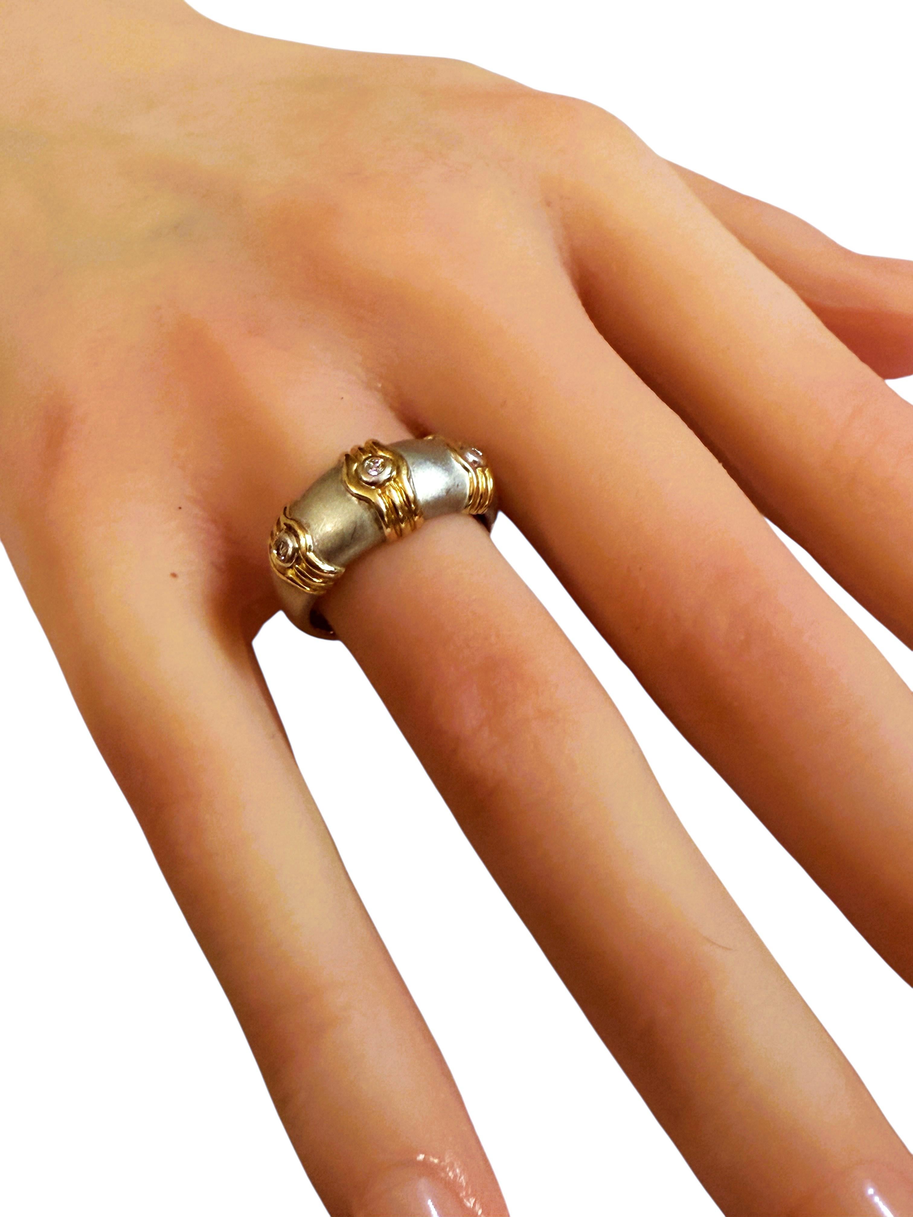 Donna Anello in oro giallo e bianco 14k con diamante da 0,10 carati, misura 6,5 in vendita