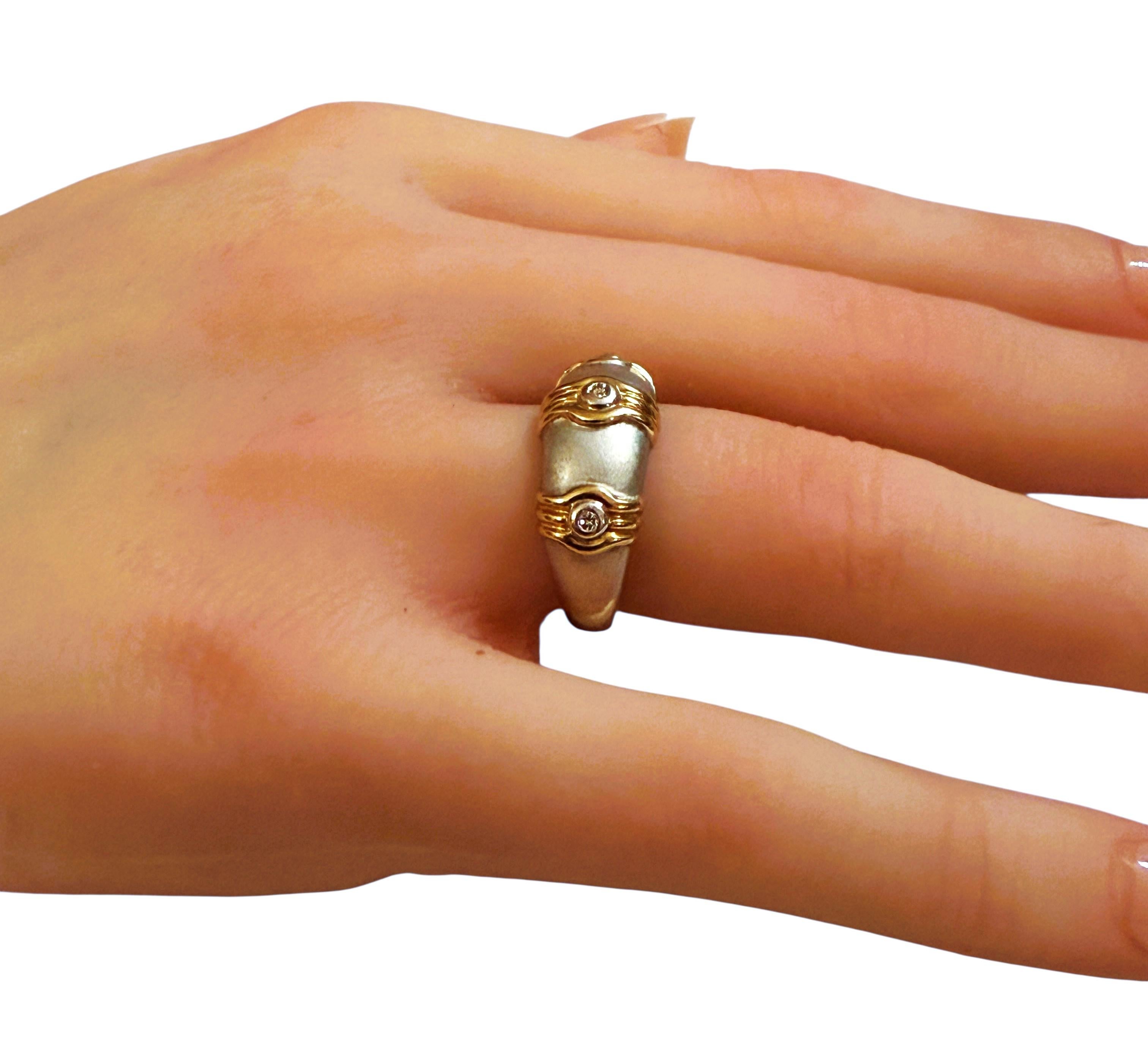 Anello in oro giallo e bianco 14k con diamante da 0,10 carati, misura 6,5 in vendita 2