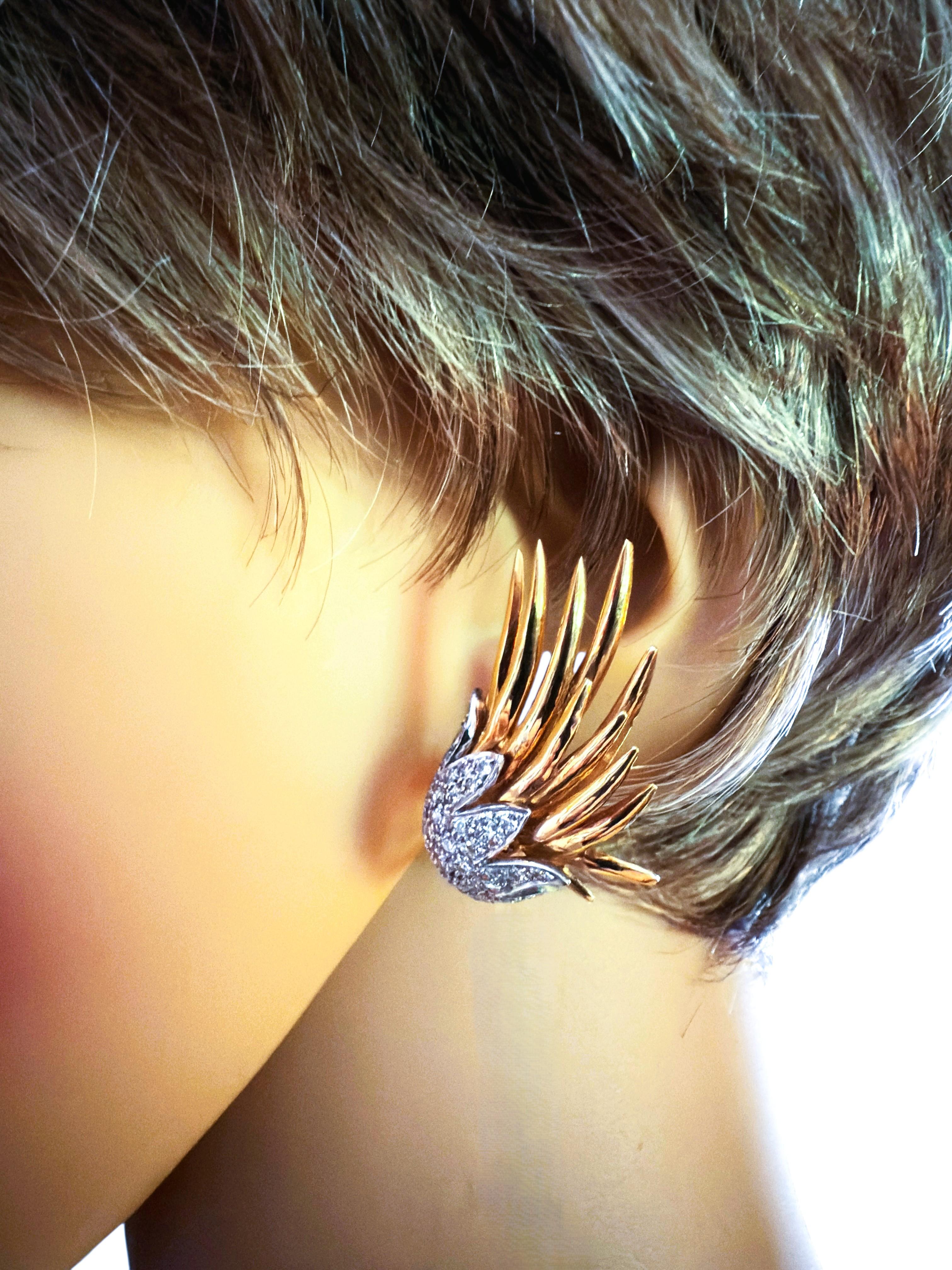 Art déco Boucles d'oreilles Omega en or jaune et blanc 14K avec 2 carats de diamants 13.60 Grammes en vente