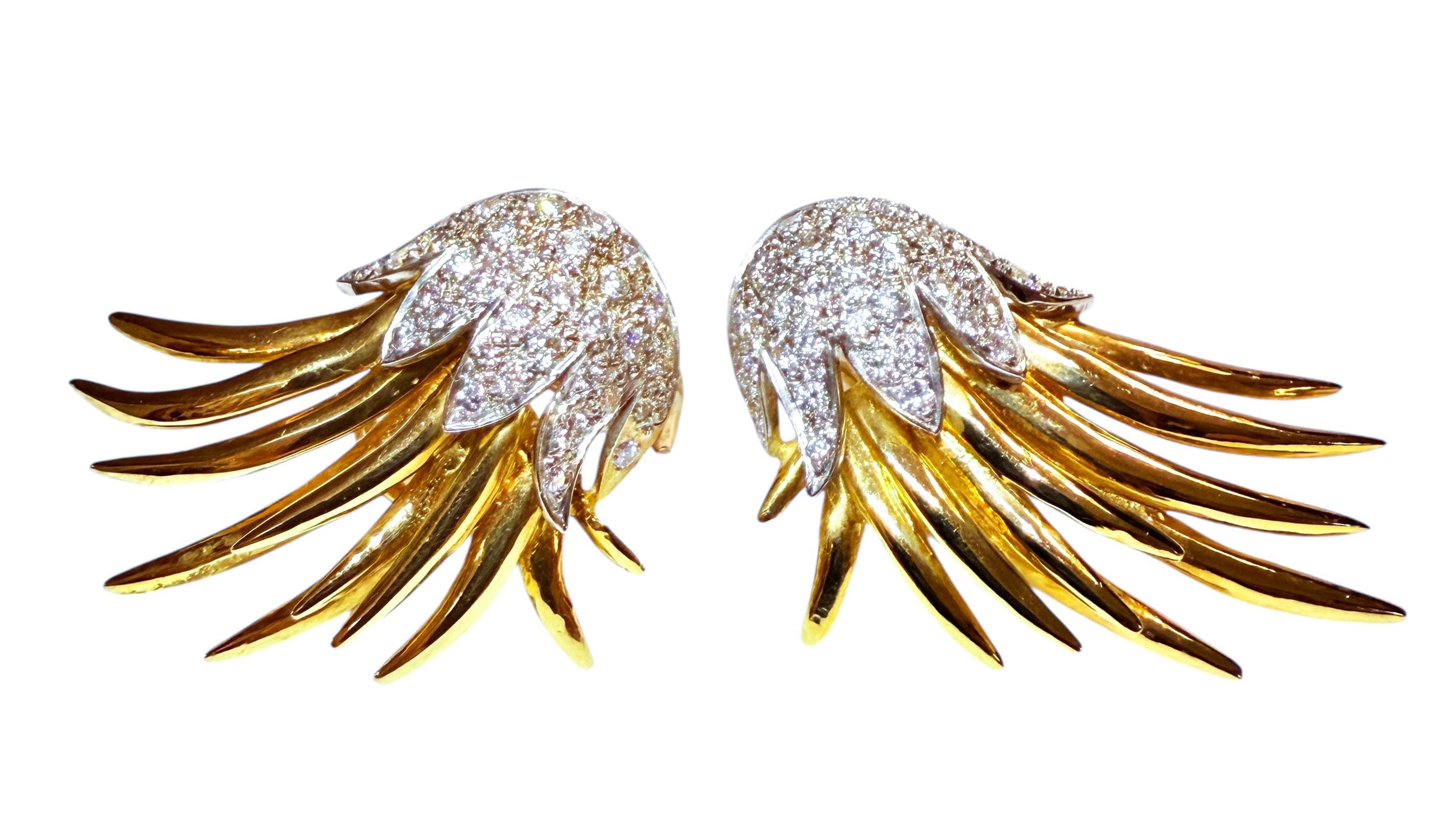 Boucles d'oreilles Omega en or jaune et blanc 14K avec 2 carats de diamants 13.60 Grammes Pour femmes en vente