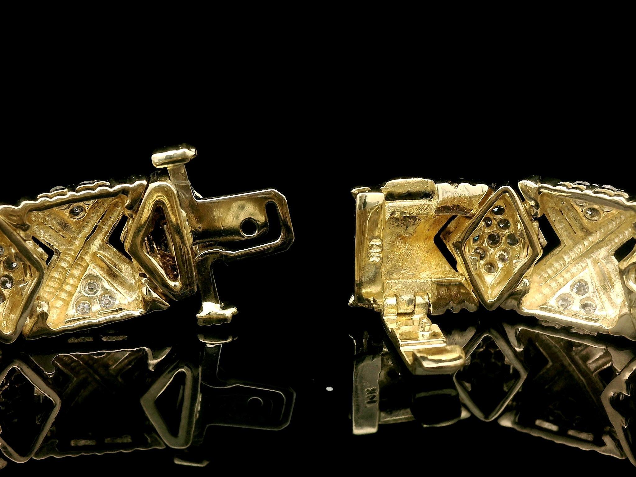 Bracelet géométrique large et rainuré en or jaune et blanc 14 carats avec diamants de 2,9 carats en vente 6