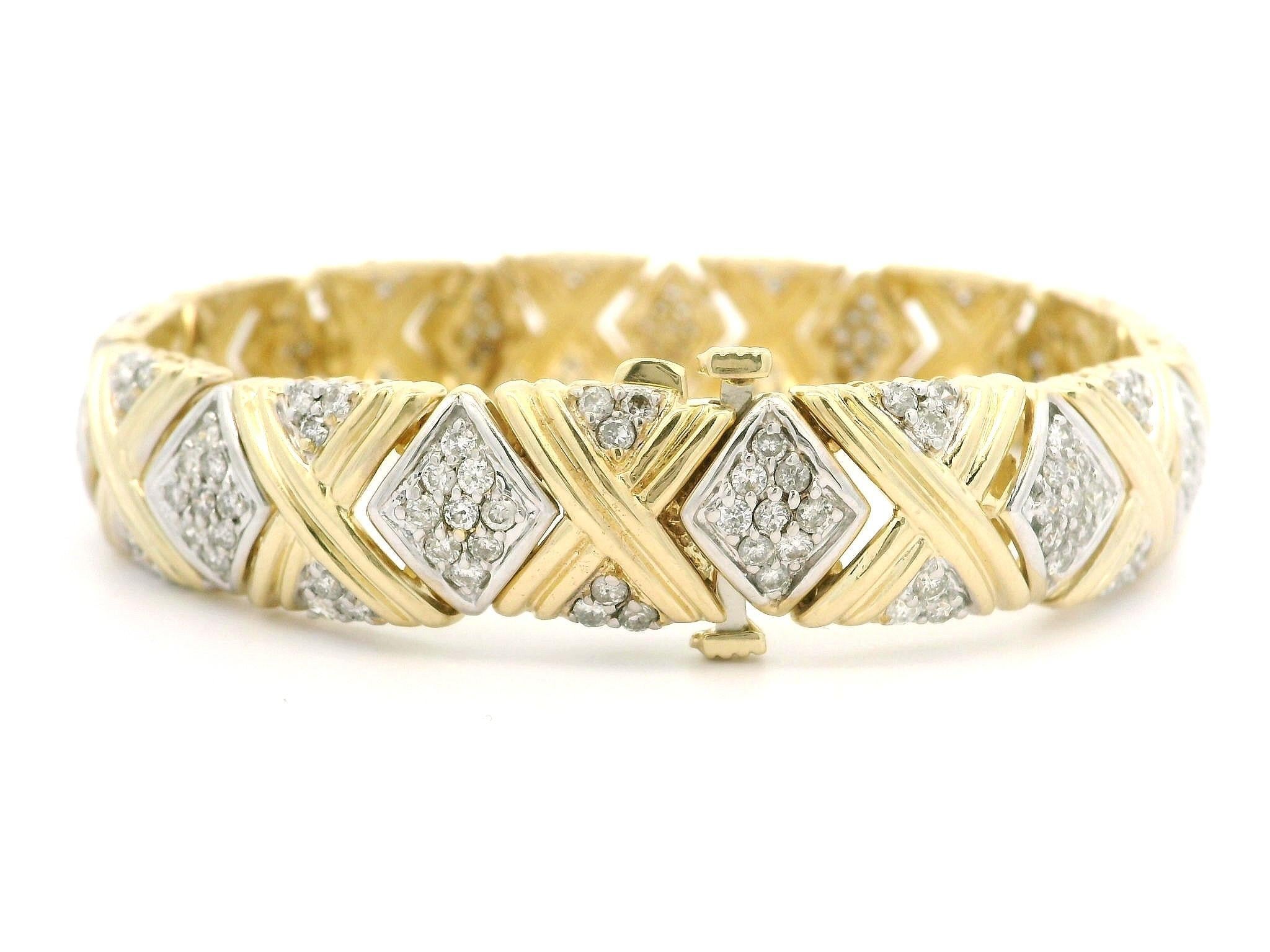 Bracelet géométrique large et rainuré en or jaune et blanc 14 carats avec diamants de 2,9 carats Pour femmes en vente
