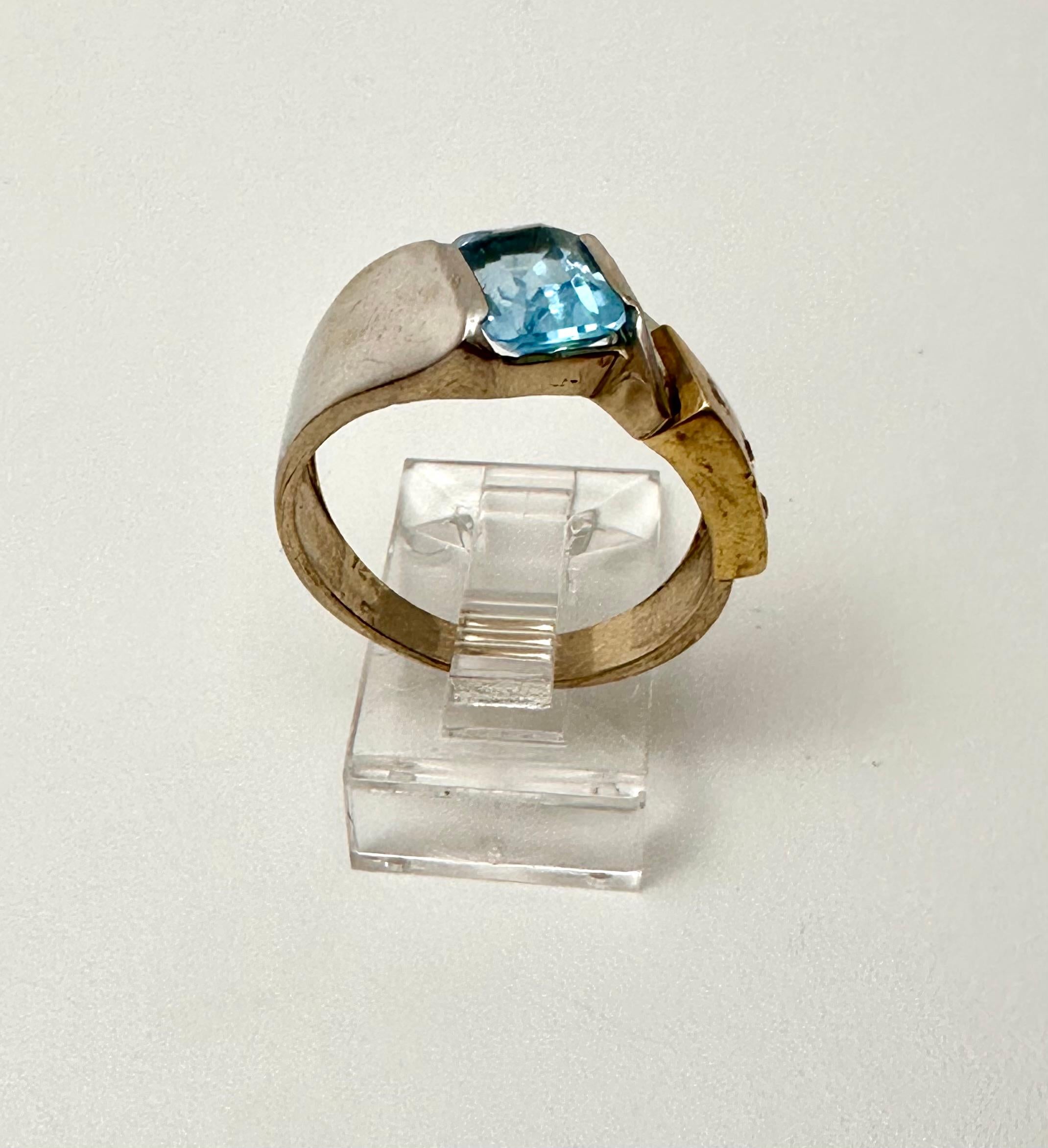 14k Yellow/White Gold 6mm x 8mm Emerald Cut Blue Topaz Diamond Ring Size  7 1/2 In New Condition For Sale In Las Vegas, NV