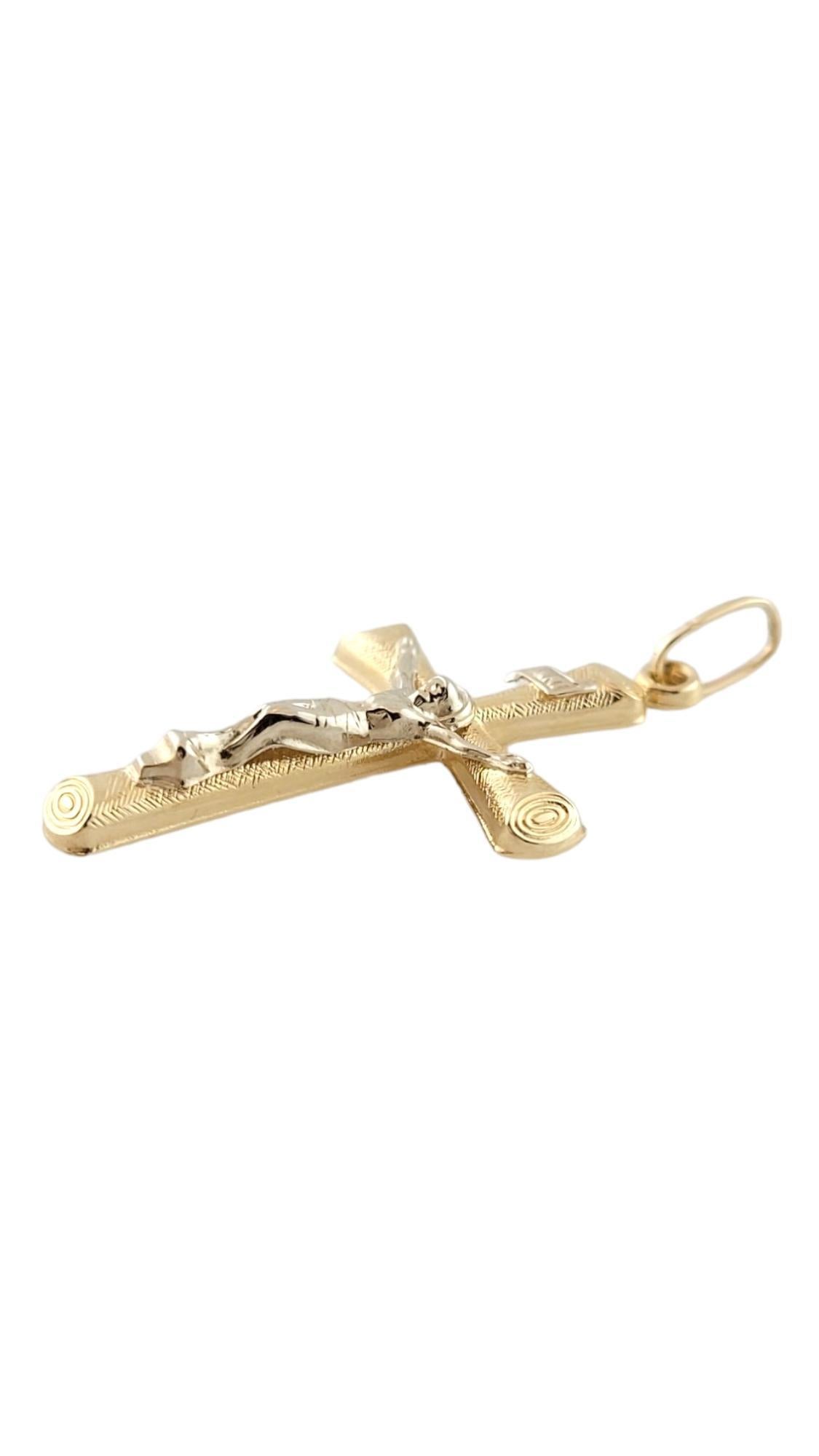 Pendentif croix vintage en or jaune et blanc 14K

Ce magnifique pendentif en forme de croix est réalisé en or jaune 14 carats avec des détails en or blanc 14 carats !

Taille : 32.5mm X 21.6mm X 4.58mm
Longueur avec écope : 41,83 mm

Poids : 1,0