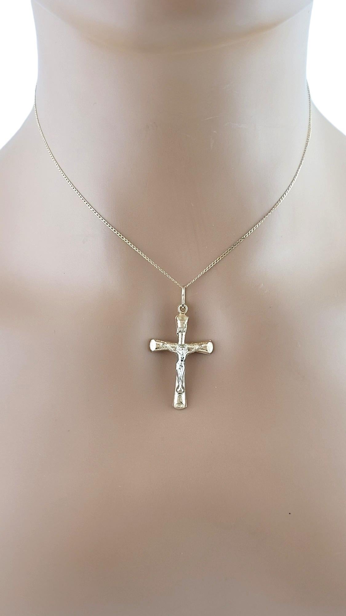 Pendentif croix en or jaune et blanc 14K #16208 en vente 3