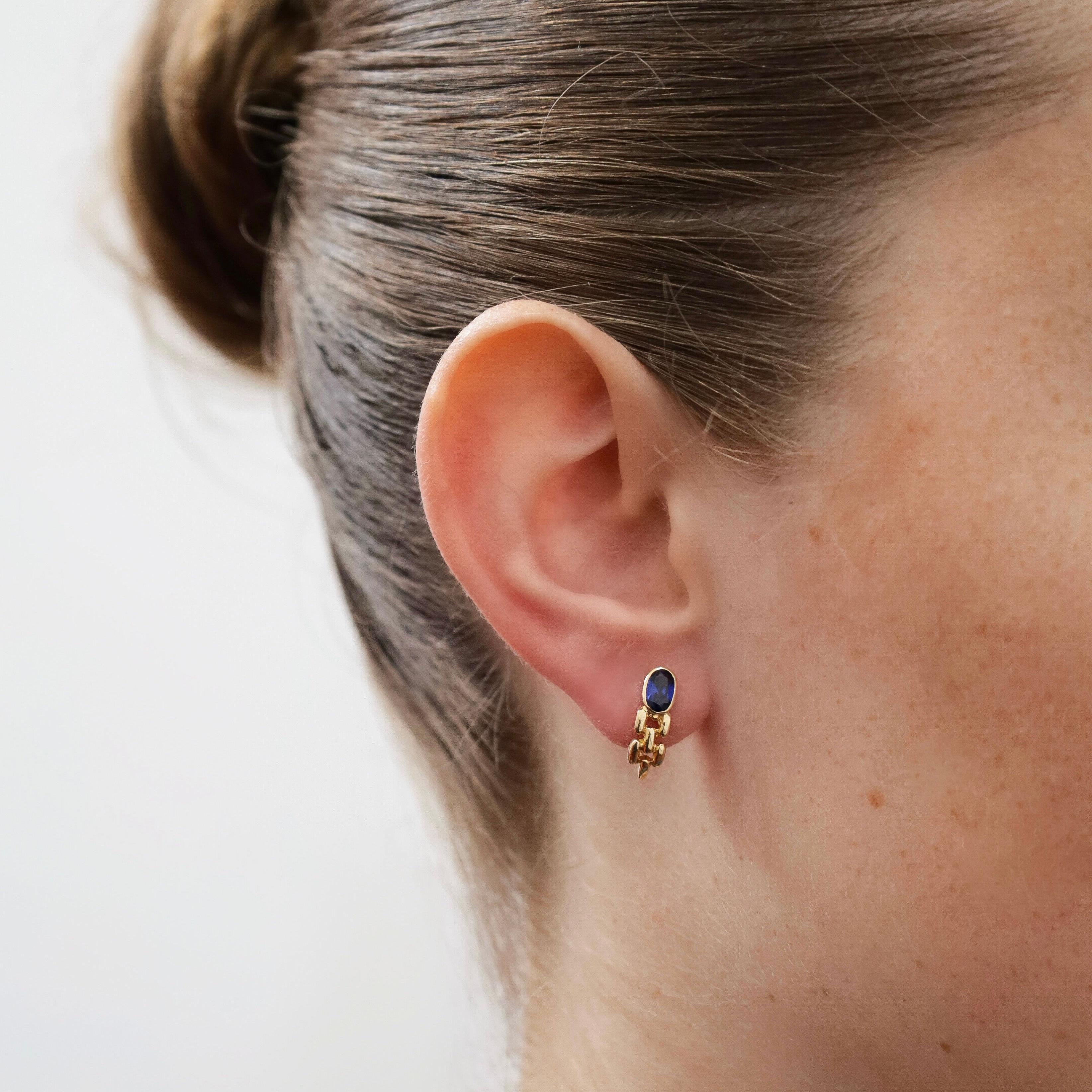 Taglio ovale Orecchini in oro giallo bianco 14k con zaffiro 1,40 carati e diamanti 0,24 carati in vendita