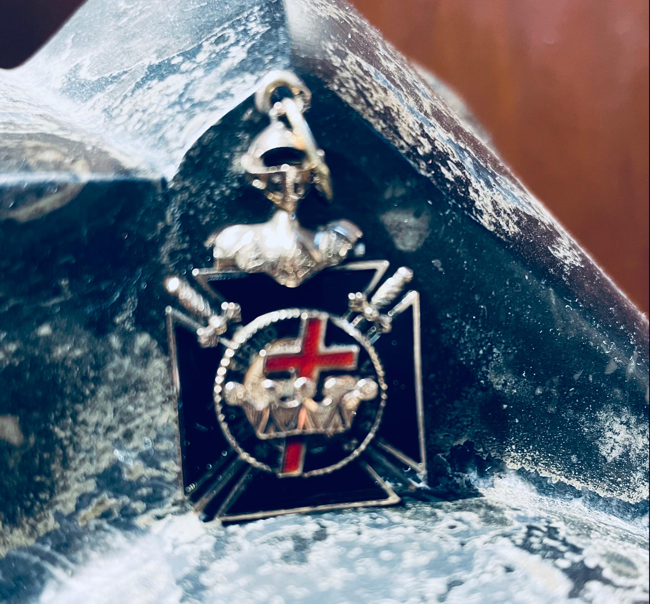 14K Yellow/White Gold Enamel Masonic Pendant For Sale 5
