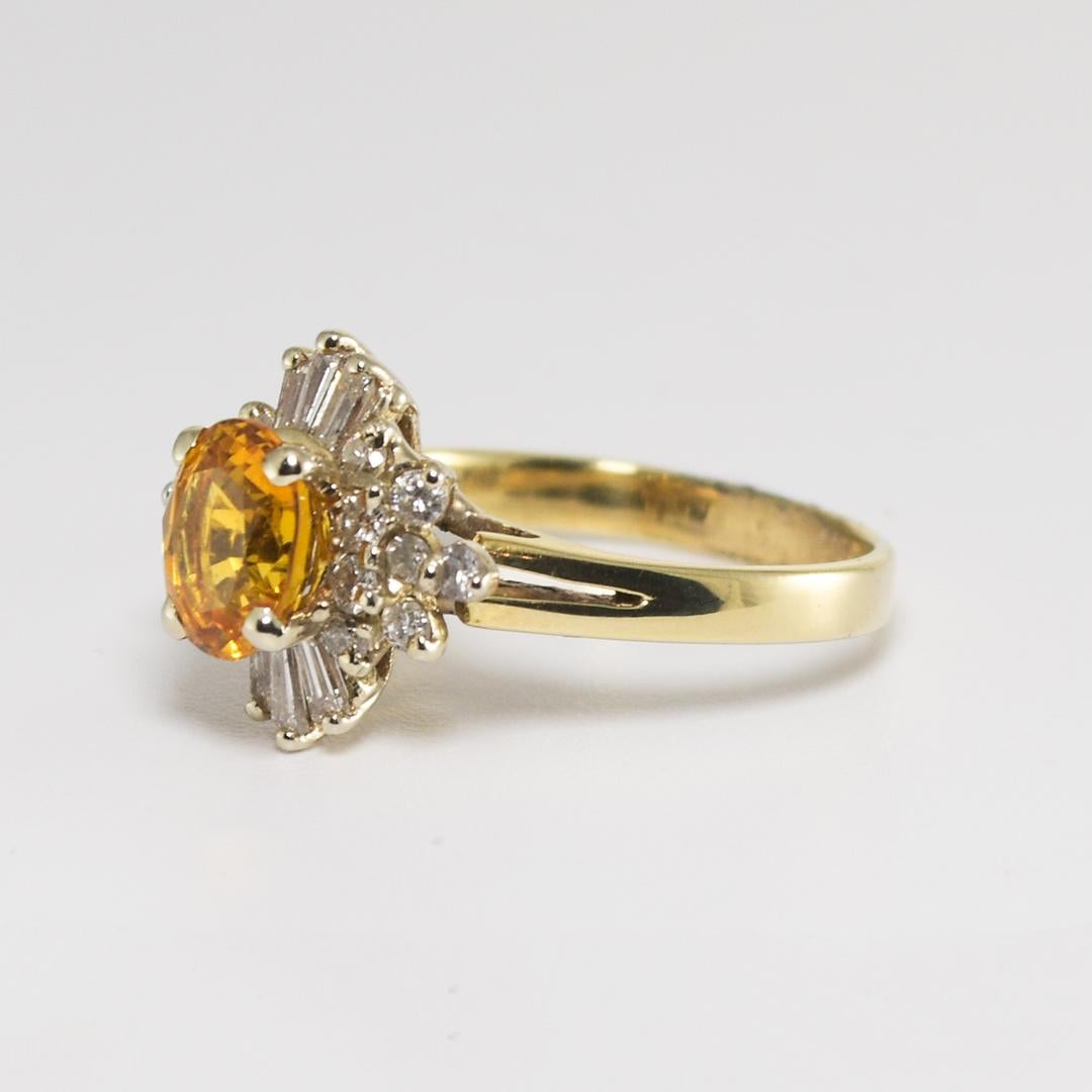 Bague en or jaune et blanc 14 carats, saphir jaune doré et diamants en vente 1