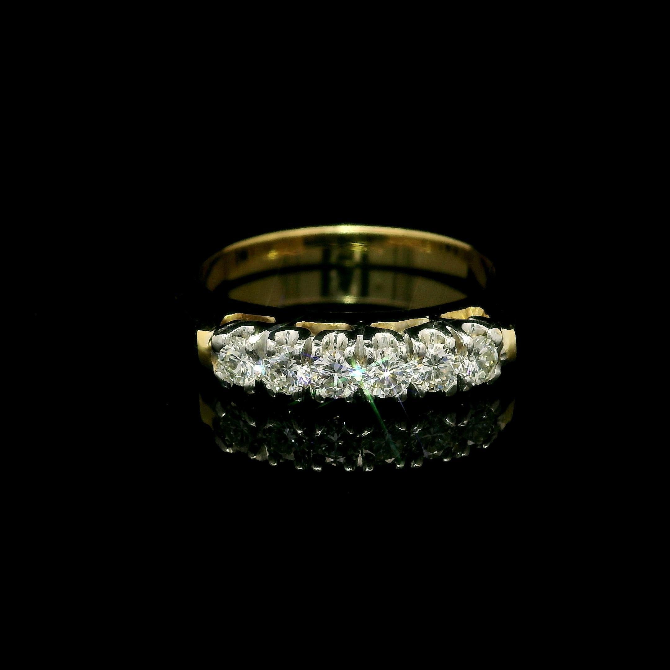 Anello impilabile in oro giallo e bianco 14k di alta qualità con diamanti a pavé da 0,50 ct. In condizioni ottime in vendita a Montclair, NJ