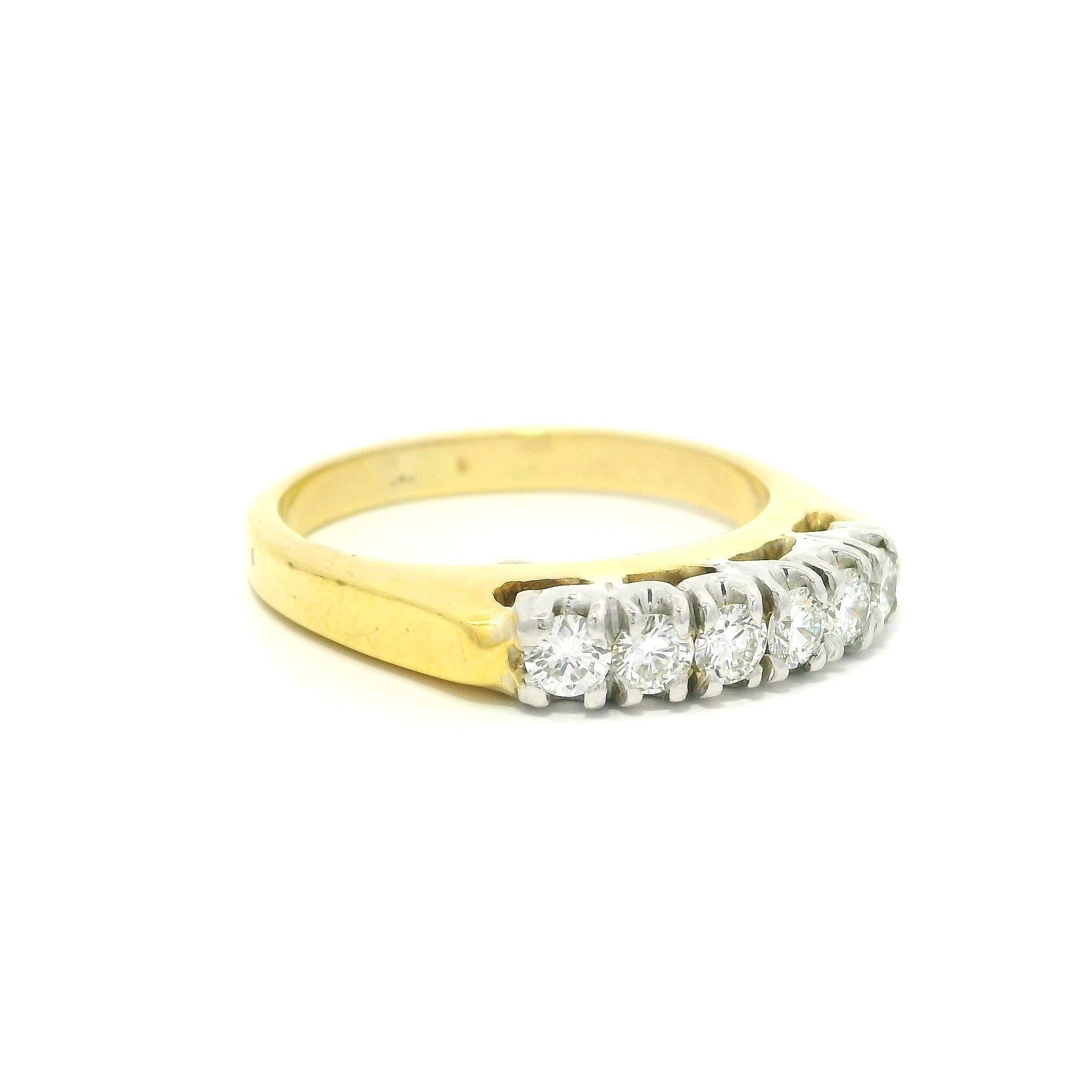 Donna Anello impilabile in oro giallo e bianco 14k di alta qualità con diamanti a pavé da 0,50 ct. in vendita