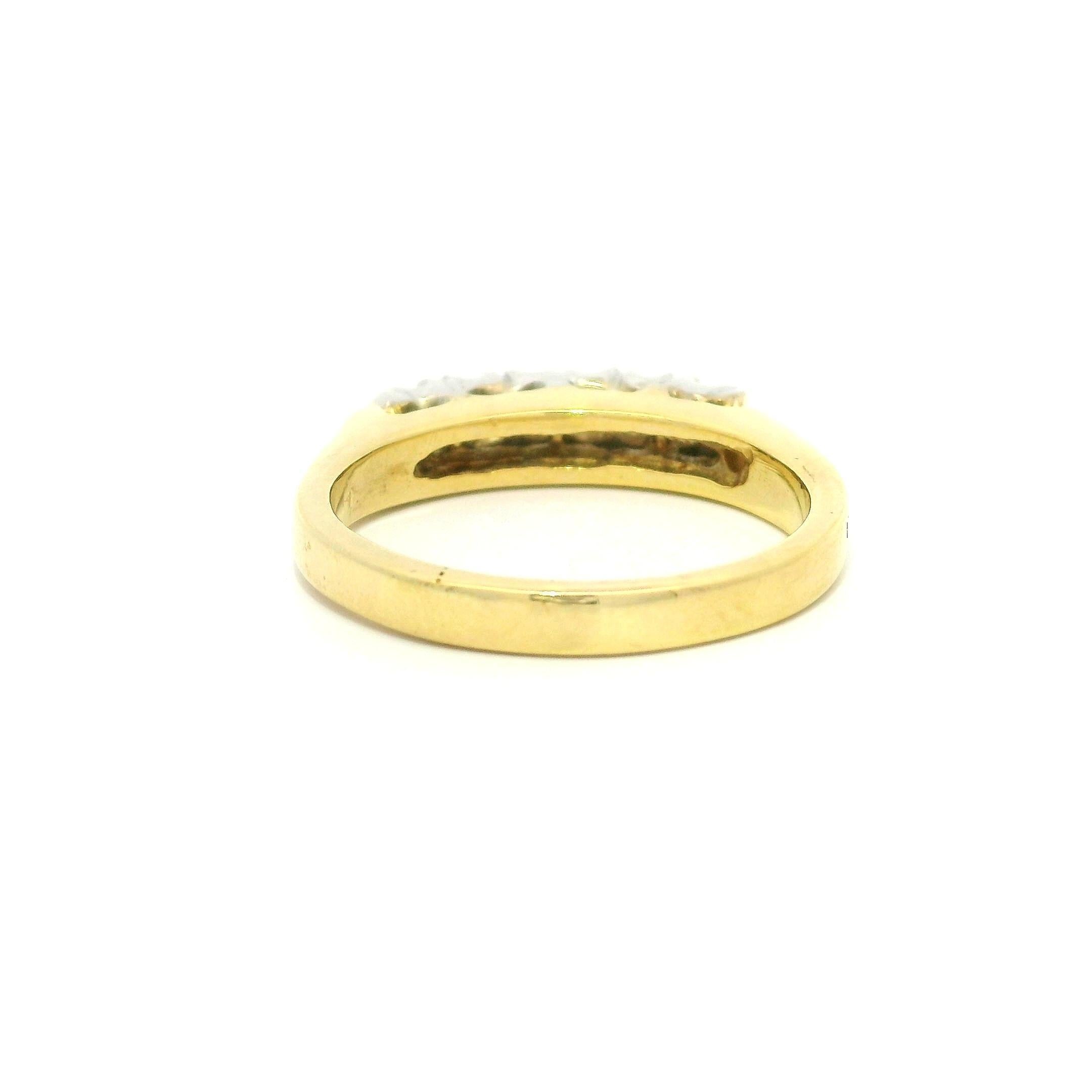 Anello impilabile in oro giallo e bianco 14k di alta qualità con diamanti a pavé da 0,50 ct. in vendita 3