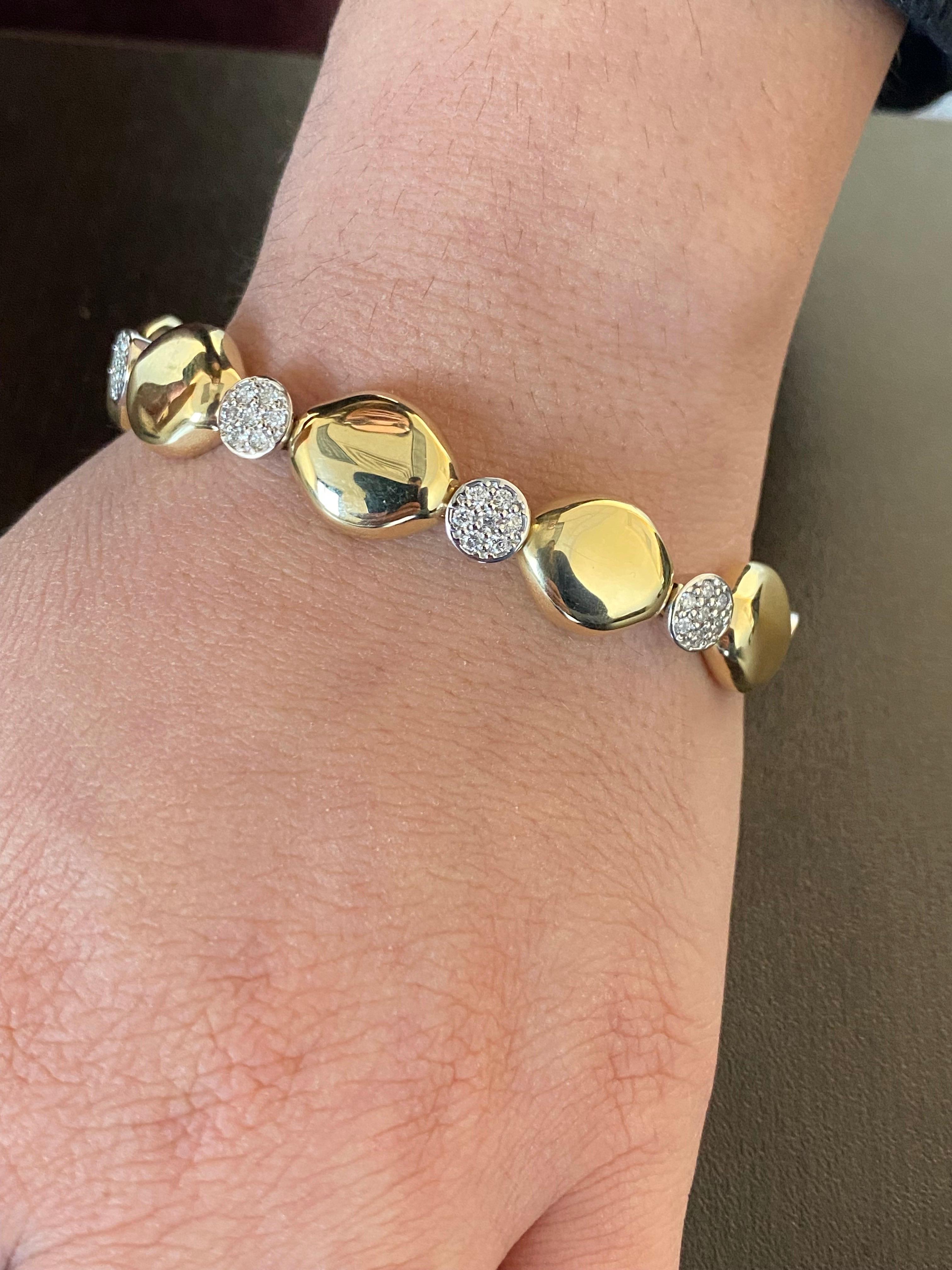 Moderne Bracelet jonc italien en or jaune/blanc 14 carats avec diamants en vente