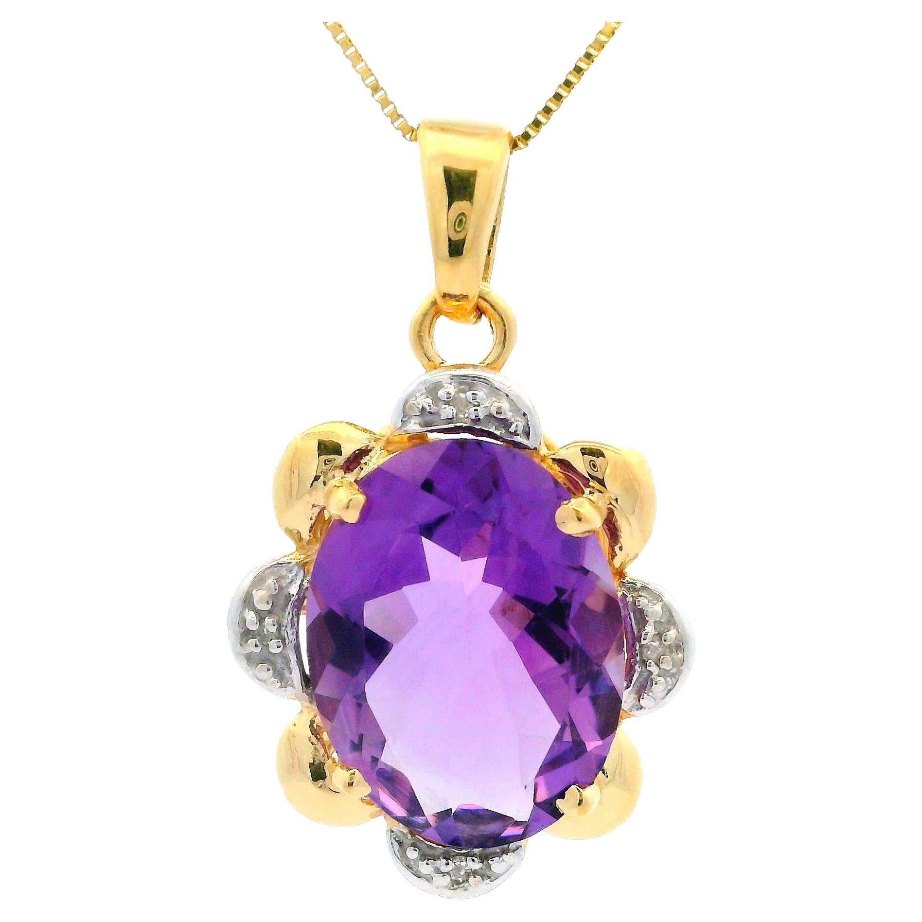 Collana con ciondolo ovale con ametista e diamante in oro giallo e bianco 14k in vendita