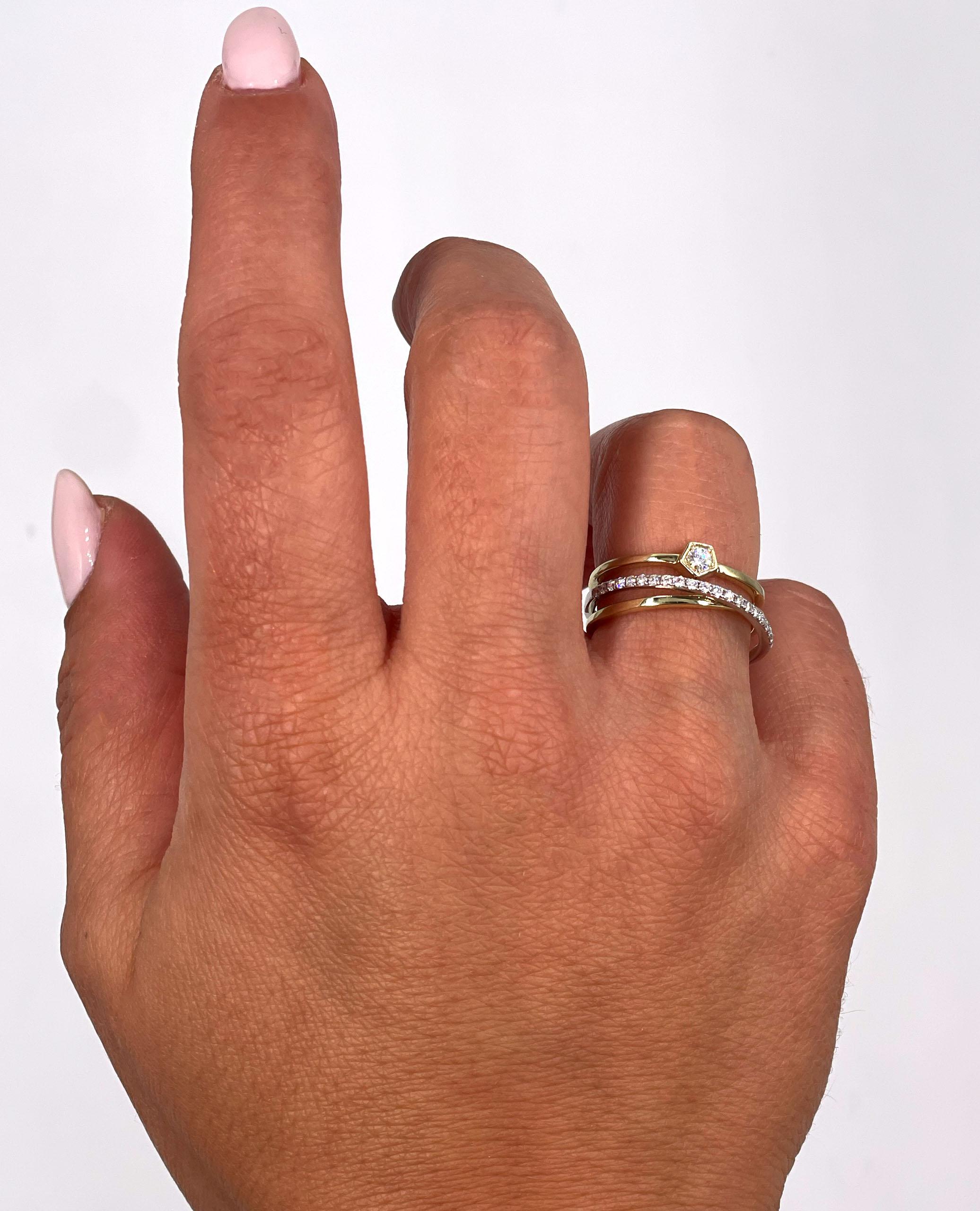 Bague en or jaune et blanc 14K à plusieurs rangs de diamants tissés 0,24 carats en vente 2