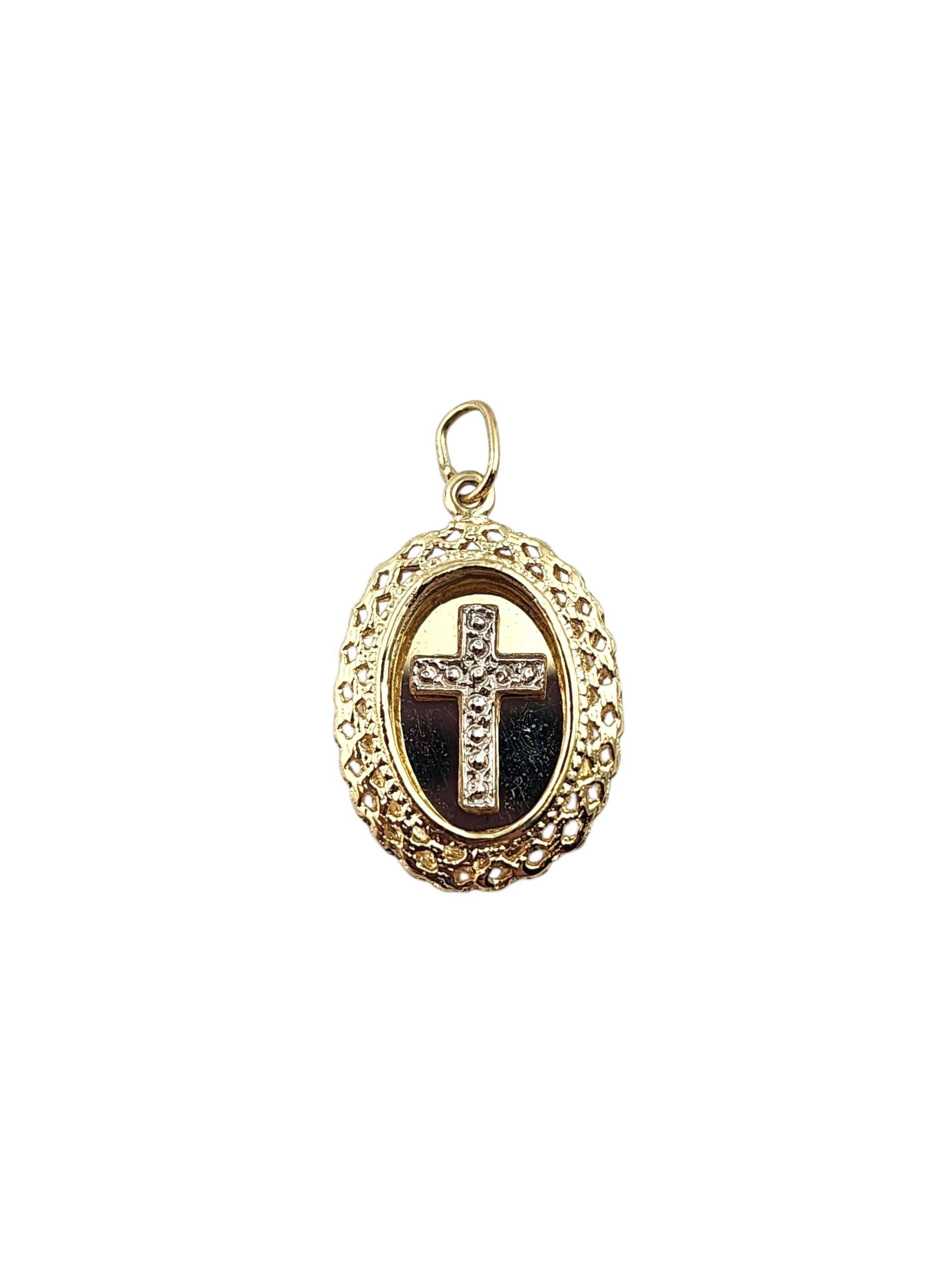 14K Yellow & White Gold Oval Framed Cross Pendant #22002 In Good Condition For Sale In Washington Depot, CT